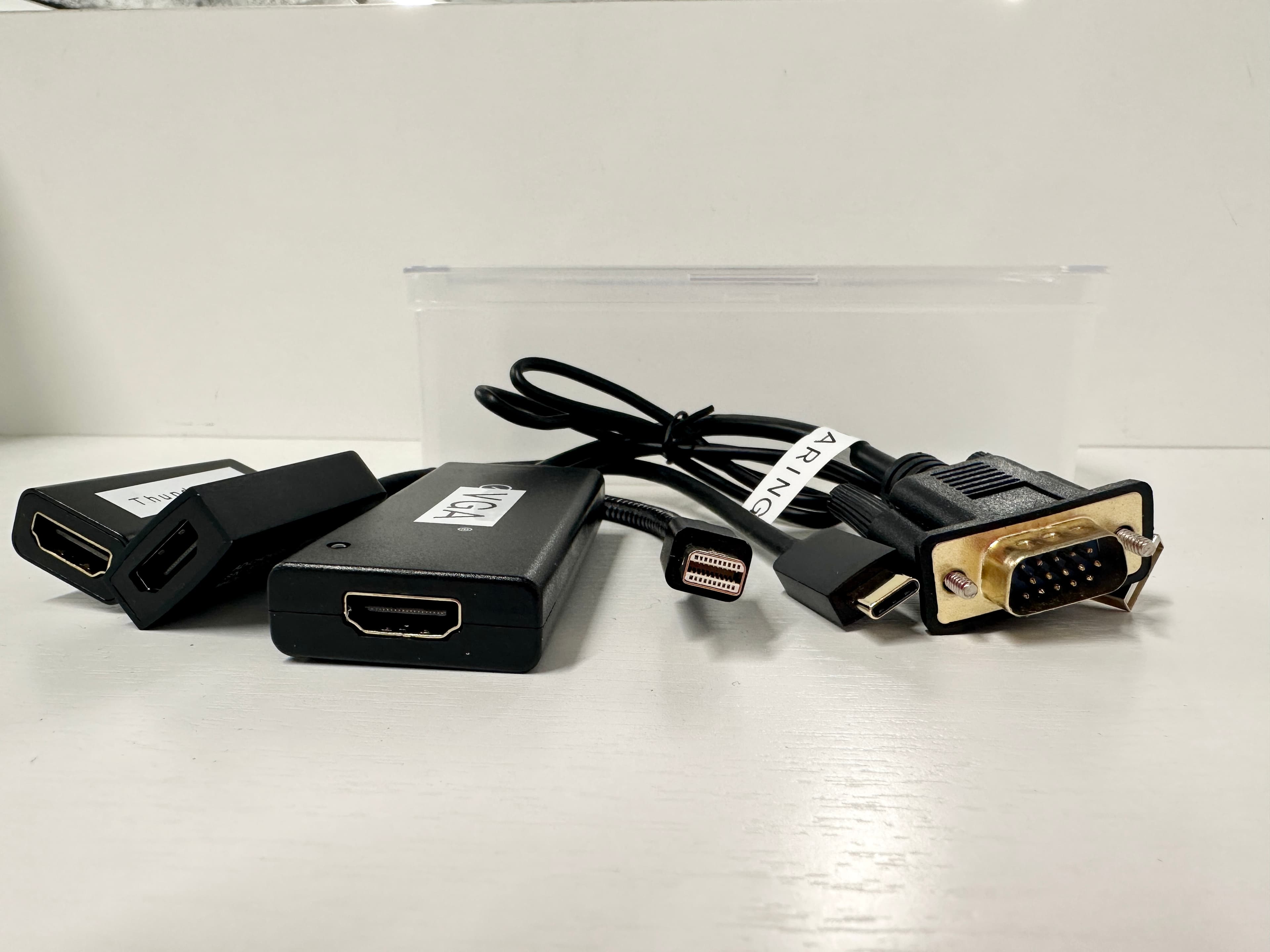 【VGA、タイプC、ThunderboltのHDMI変換機もご用意しております】