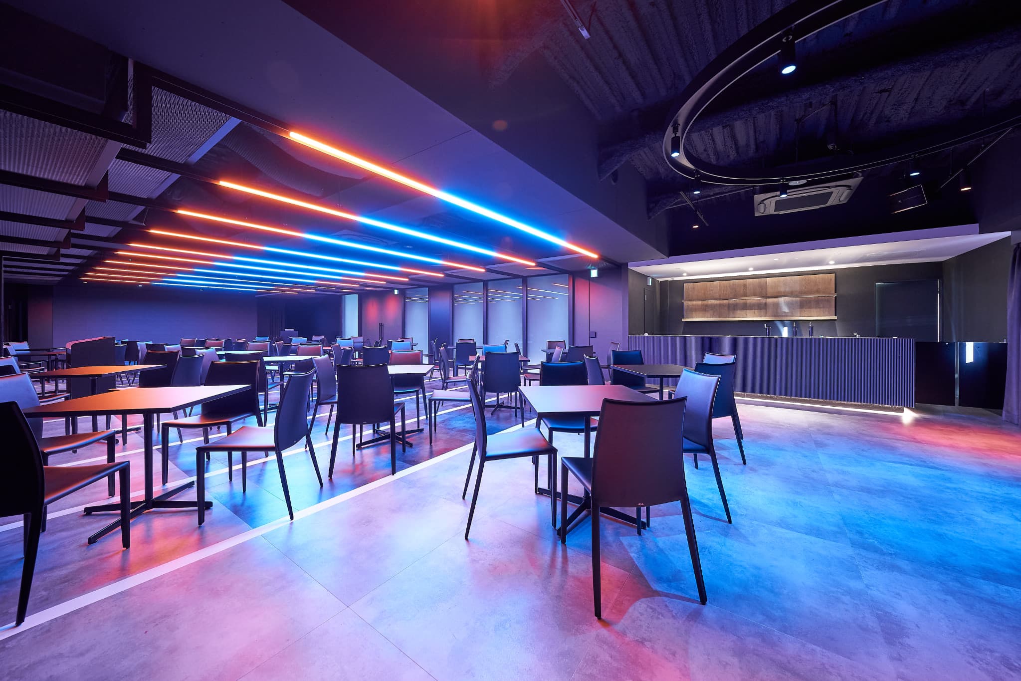 【調光可能な照明なので自由自在な演出が可能です】