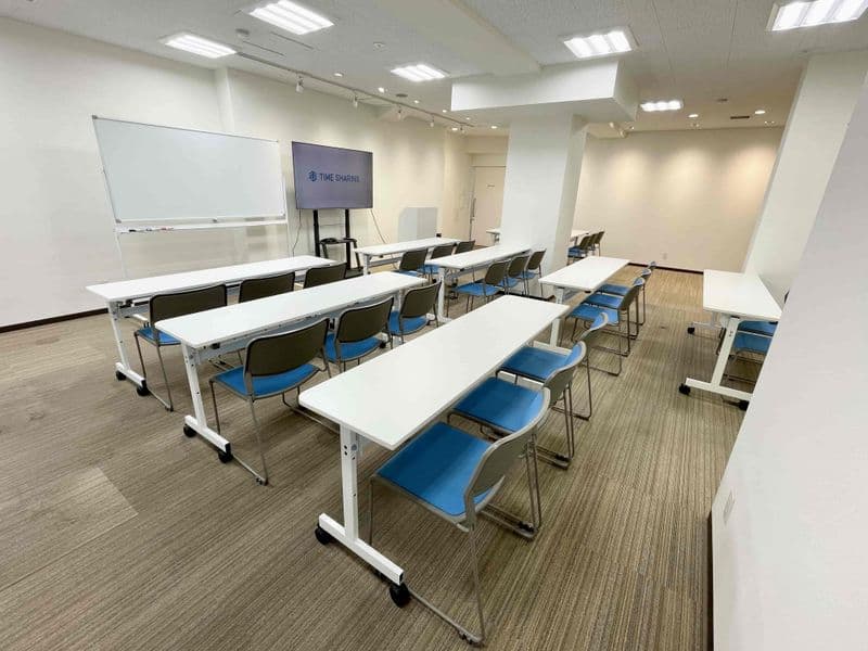 【通常27名着席可能】