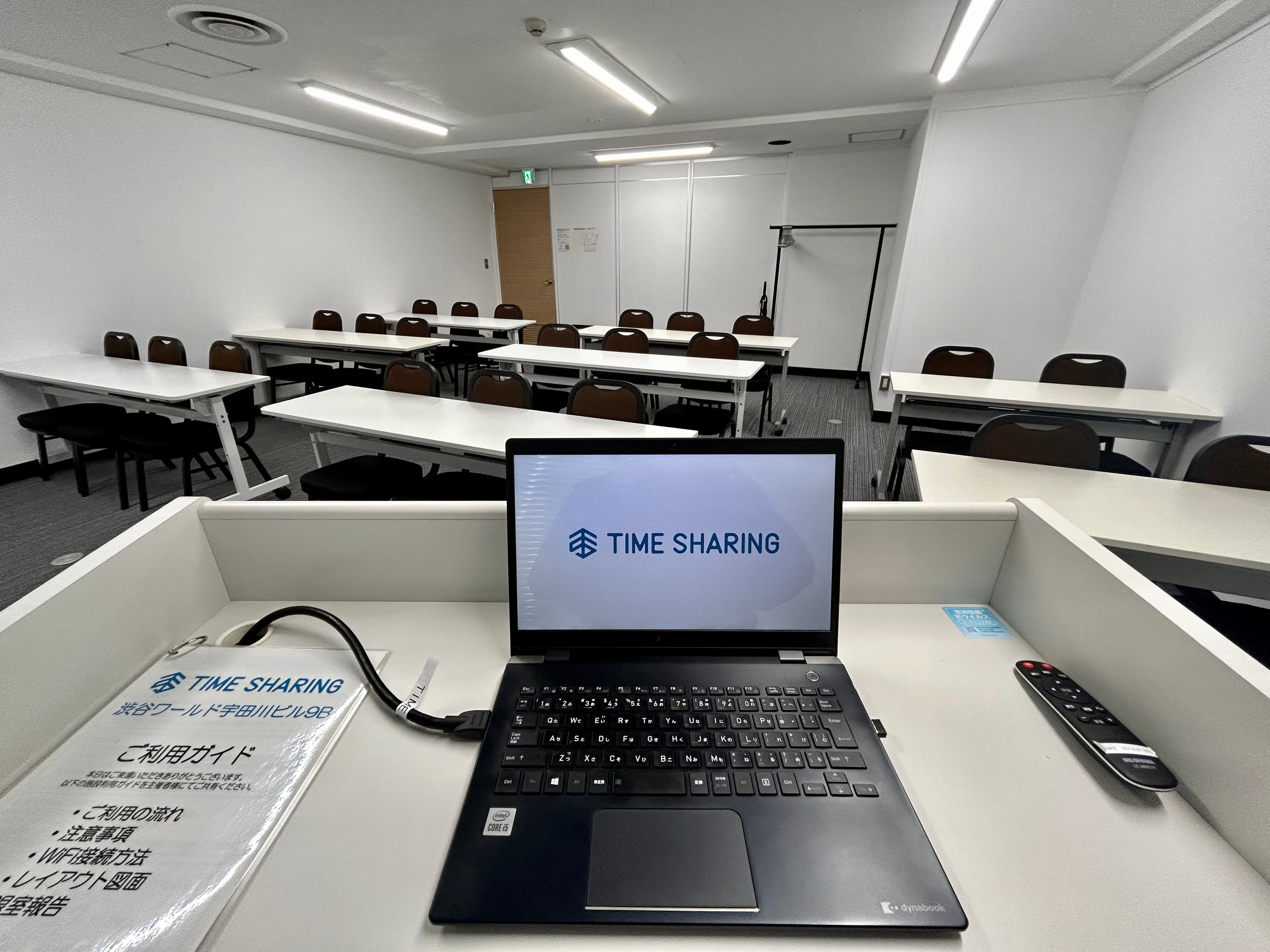 【司会台から全員とコミュニケーションが取れる距離】 - TIME SHARING 渋谷ワールド宇田川ビル9Bの写真