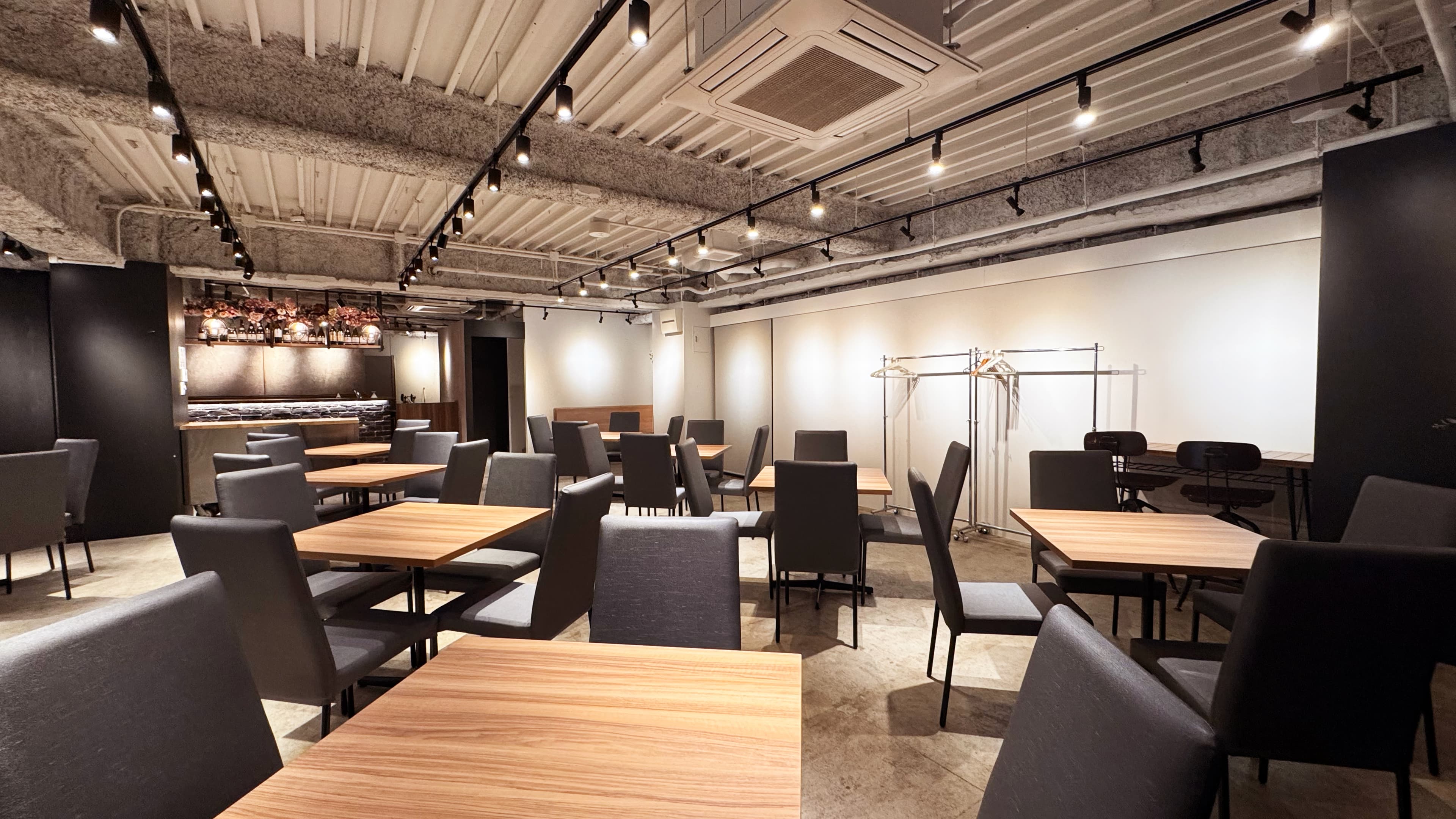 【チェア+デスク:~60名】- グレイドパーク秋葉原