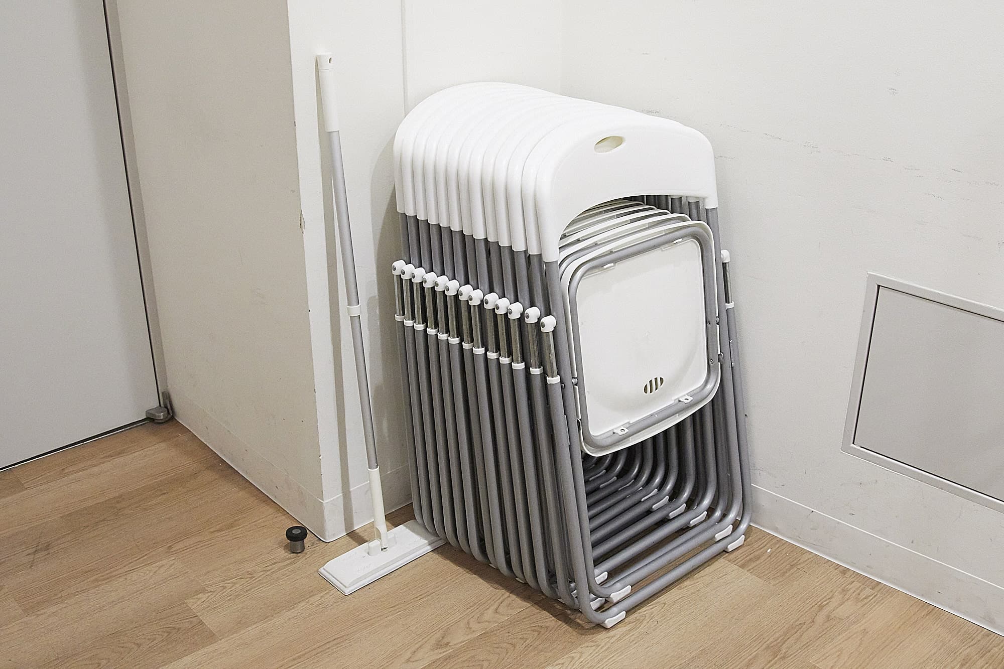 折りたたみチェア - TIME SHARING Biz 品川Bの写真