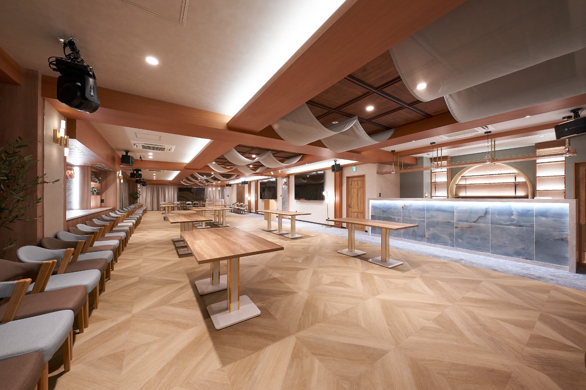 【半立食レイアウト】