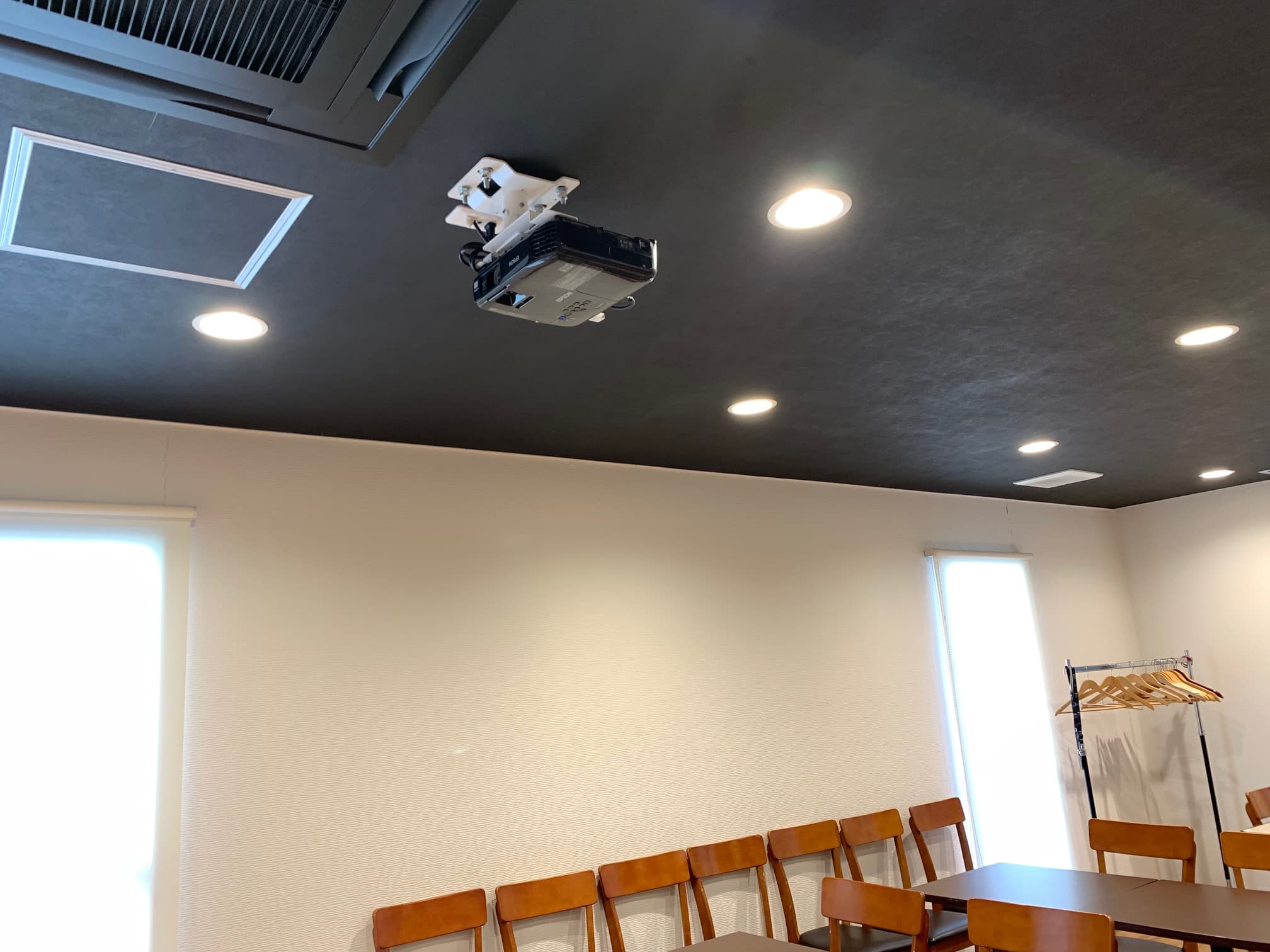 プロジェクタ(天井備え付け)(HDMI)