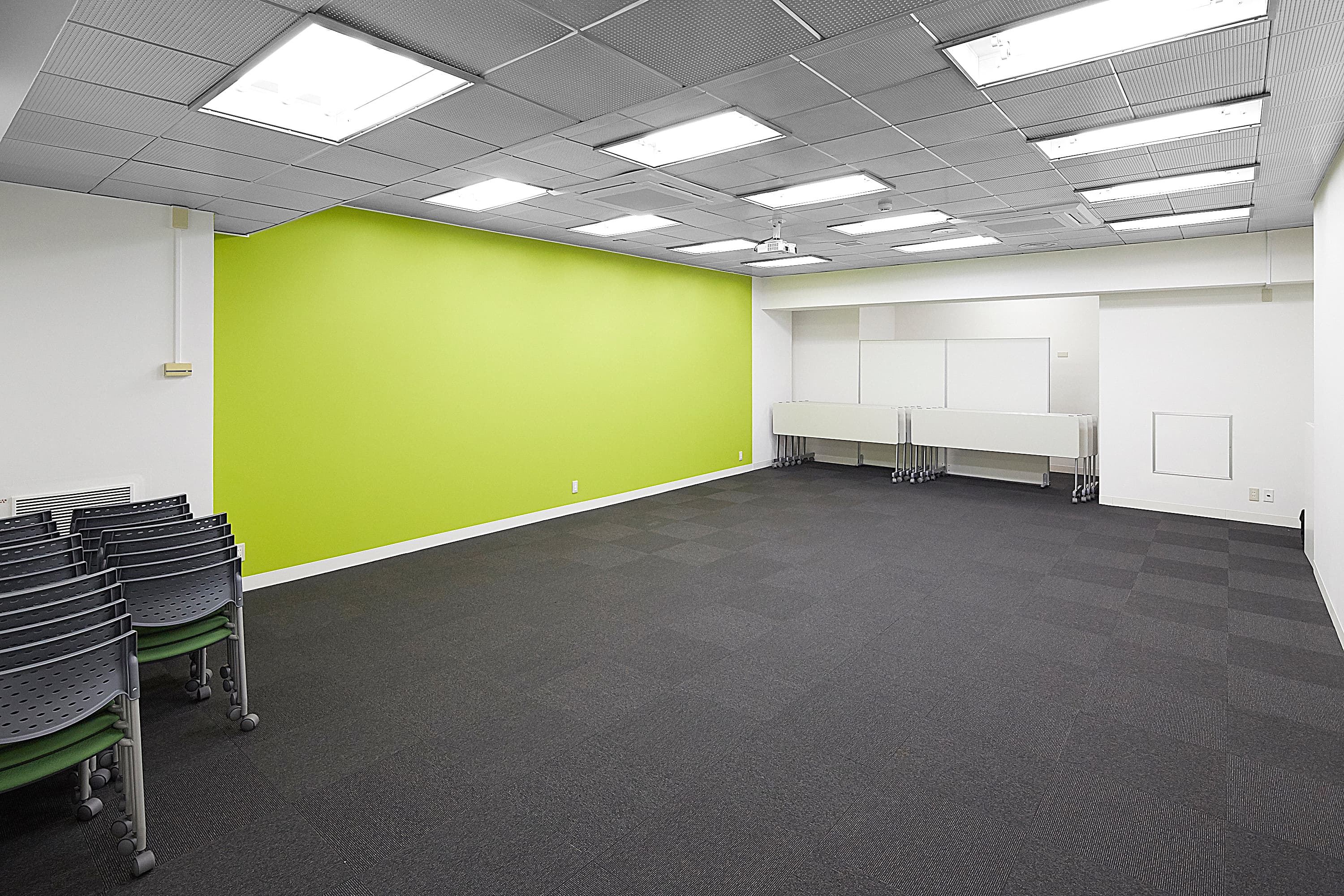 端に寄せた場合 - みんなの会議室 神田の写真