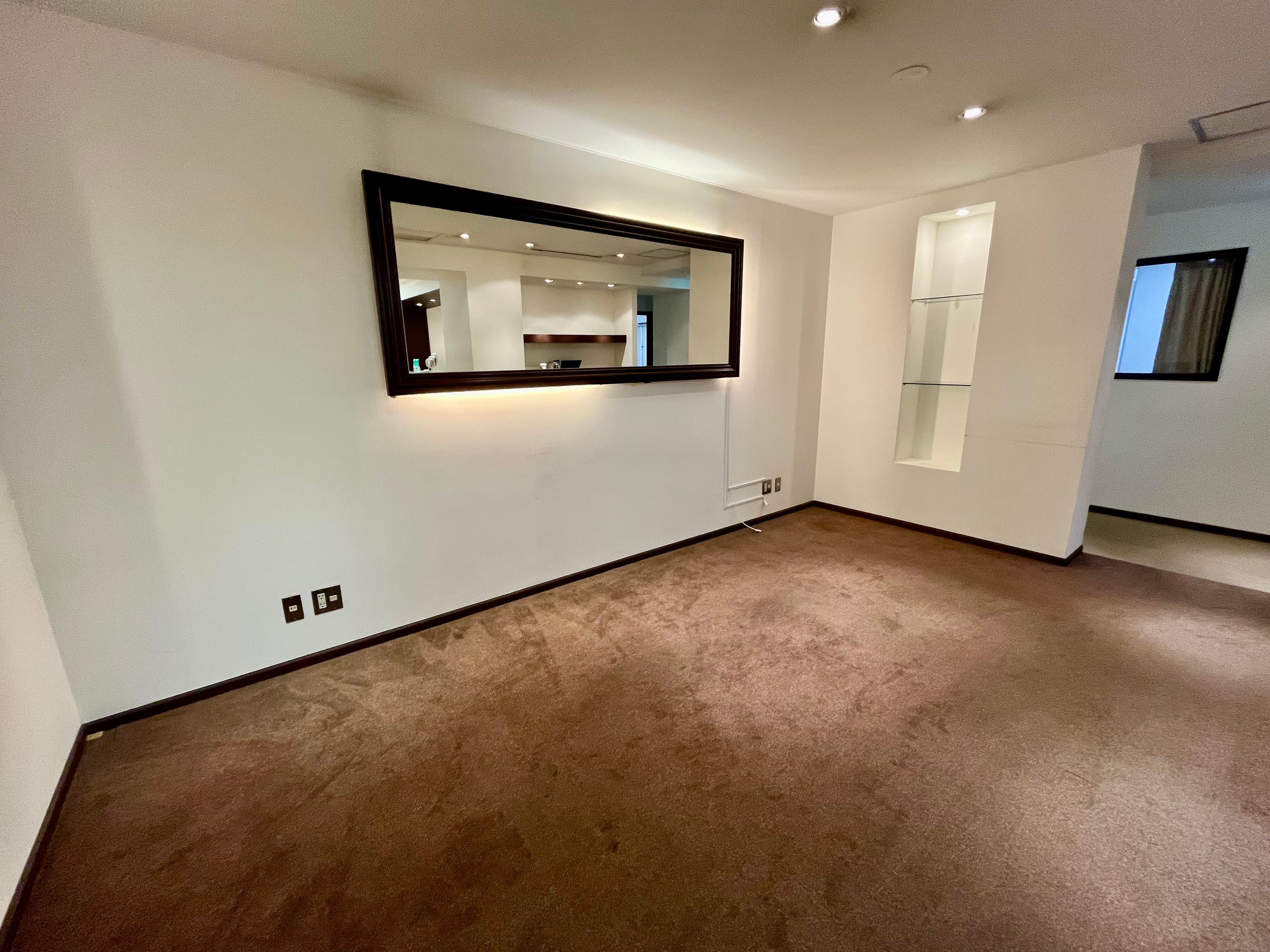 【エントランスを右にお進みください】 - TIME SHARING 銀座 旗ビル roomQの写真