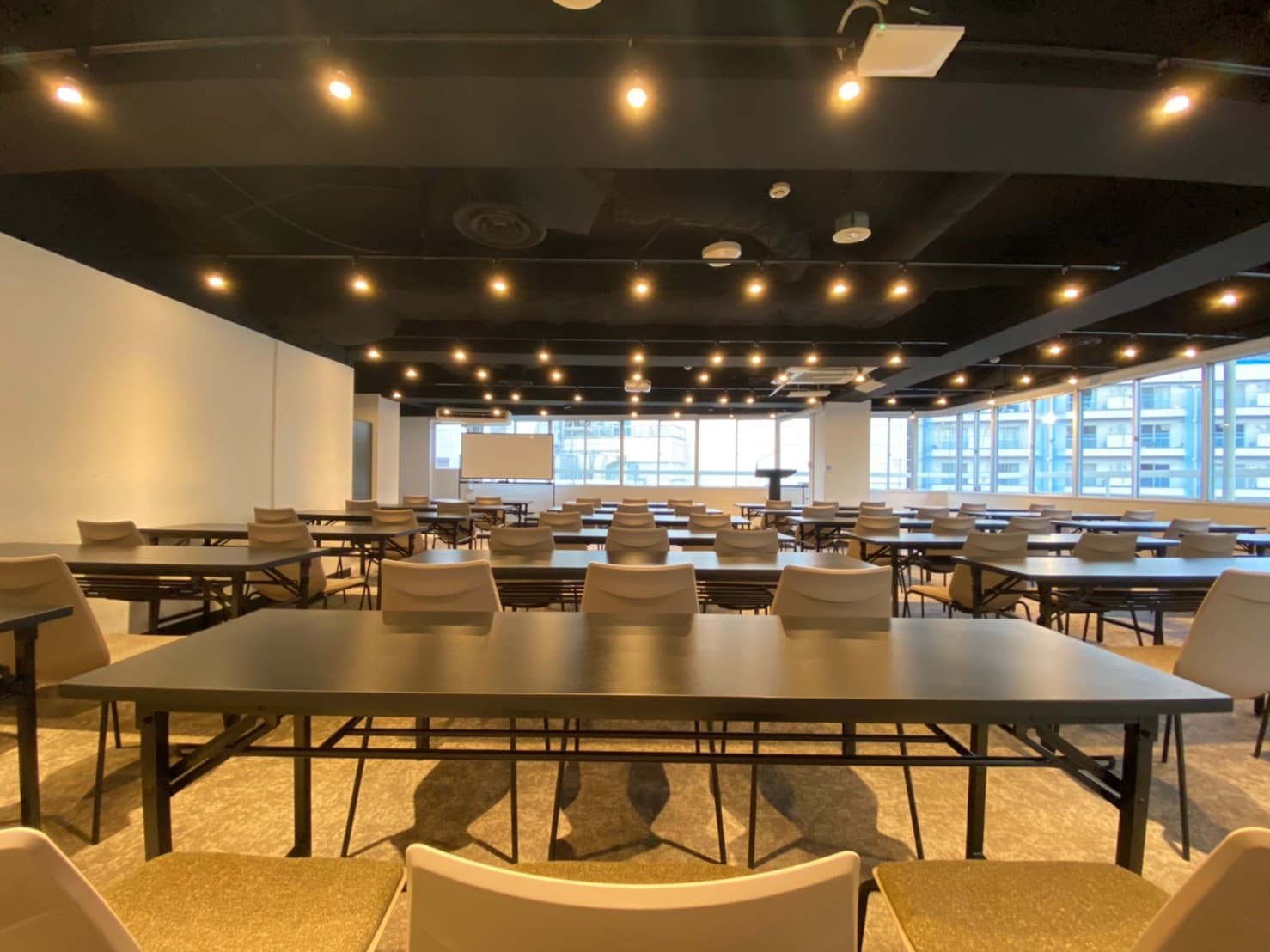 スクール形式 - TIME SHARING 渋谷ワールド宇田川ビル 9Aの写真