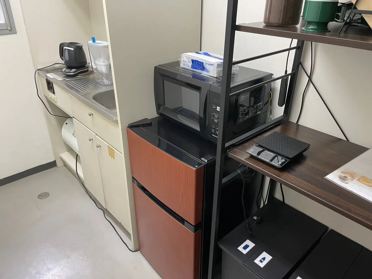 電子レンジは、共同利用キッチンにあります