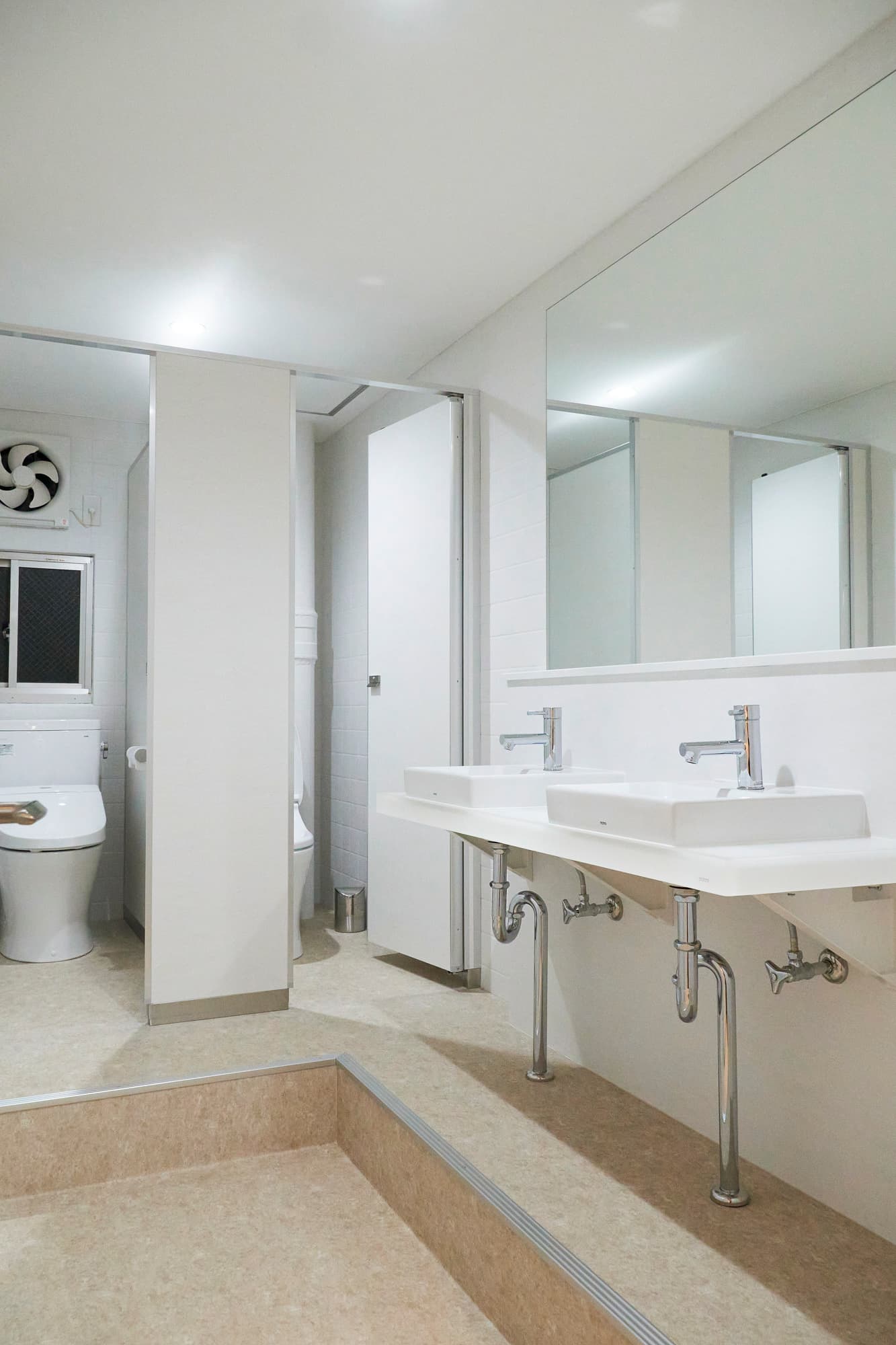 女性お手洗い - TIME SHARING 新宿6Dの写真