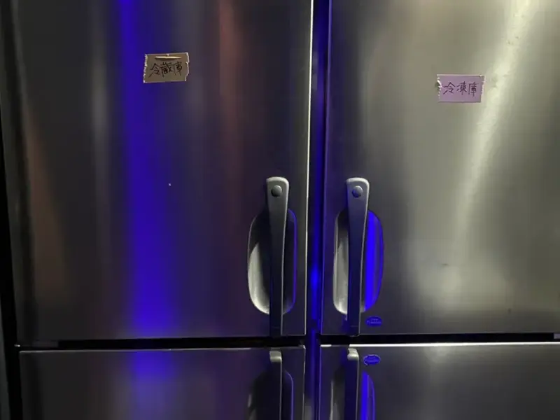 大型の冷凍冷蔵庫です♪