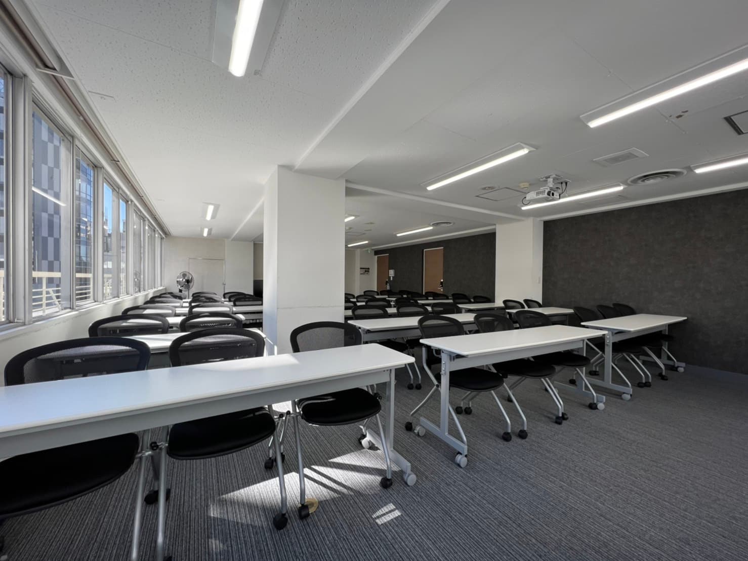 スクール形式 - TIME SHARING 渋谷ワールド宇田川ビル7Bの写真