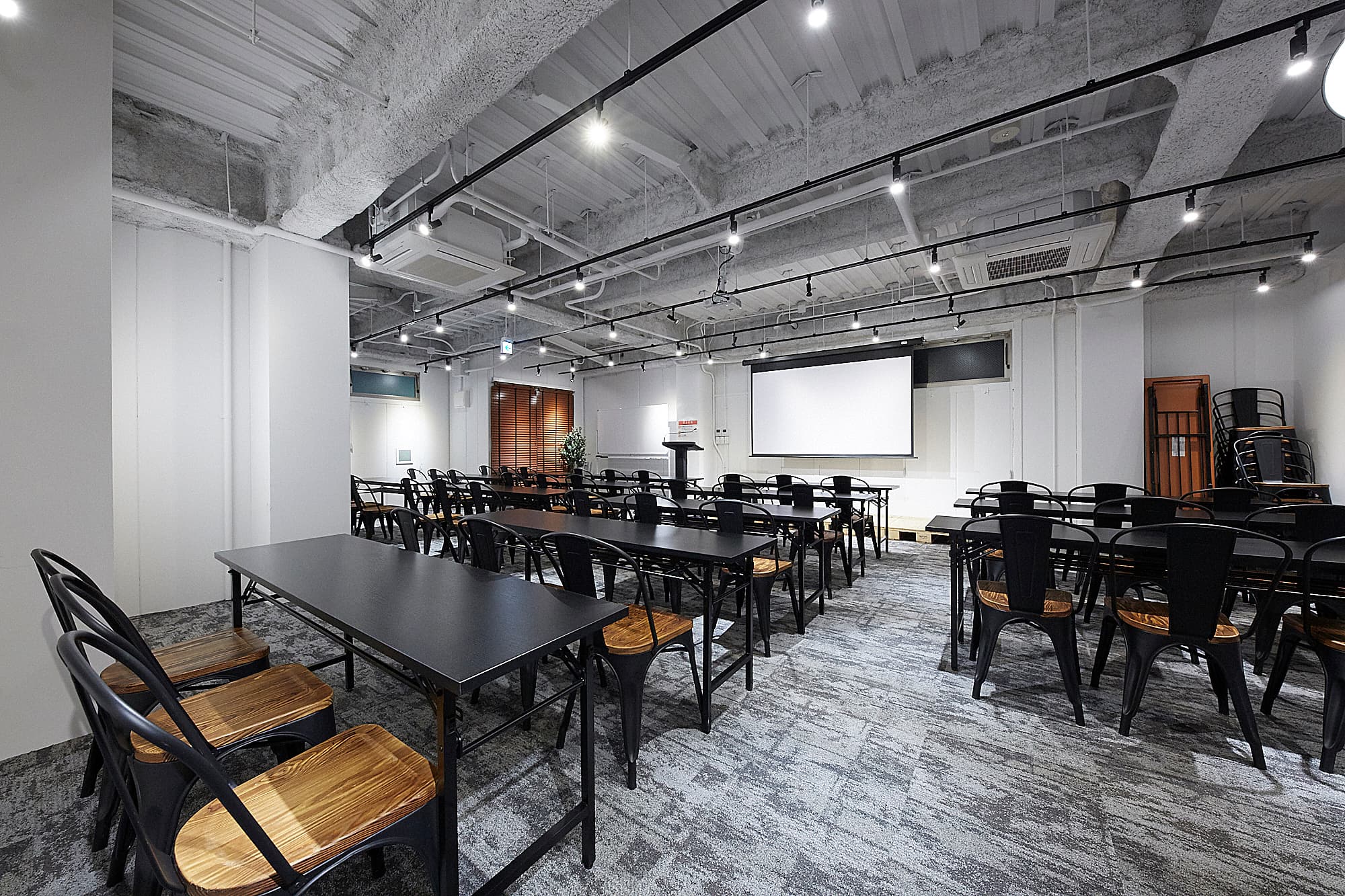 スクール形式 - TIME SHARING 五反田Ⅰプラザスクエアビルの写真