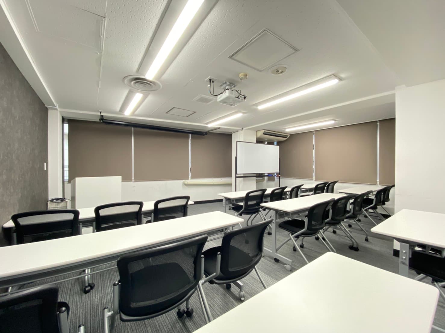 スクール形式 - TIME SHARING 渋谷ワールド宇田川ビル7Bの写真