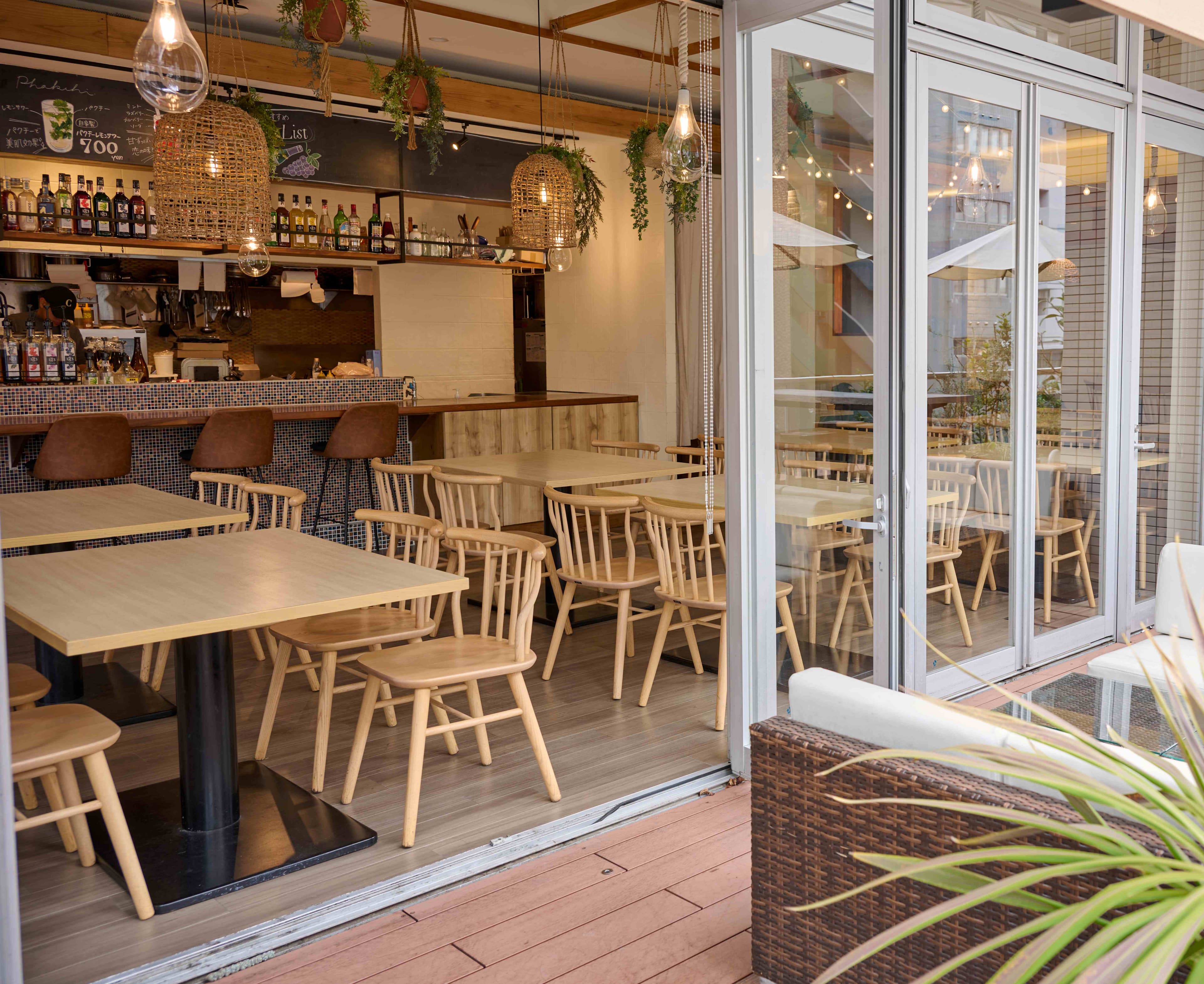 窓はすべて開けることができます