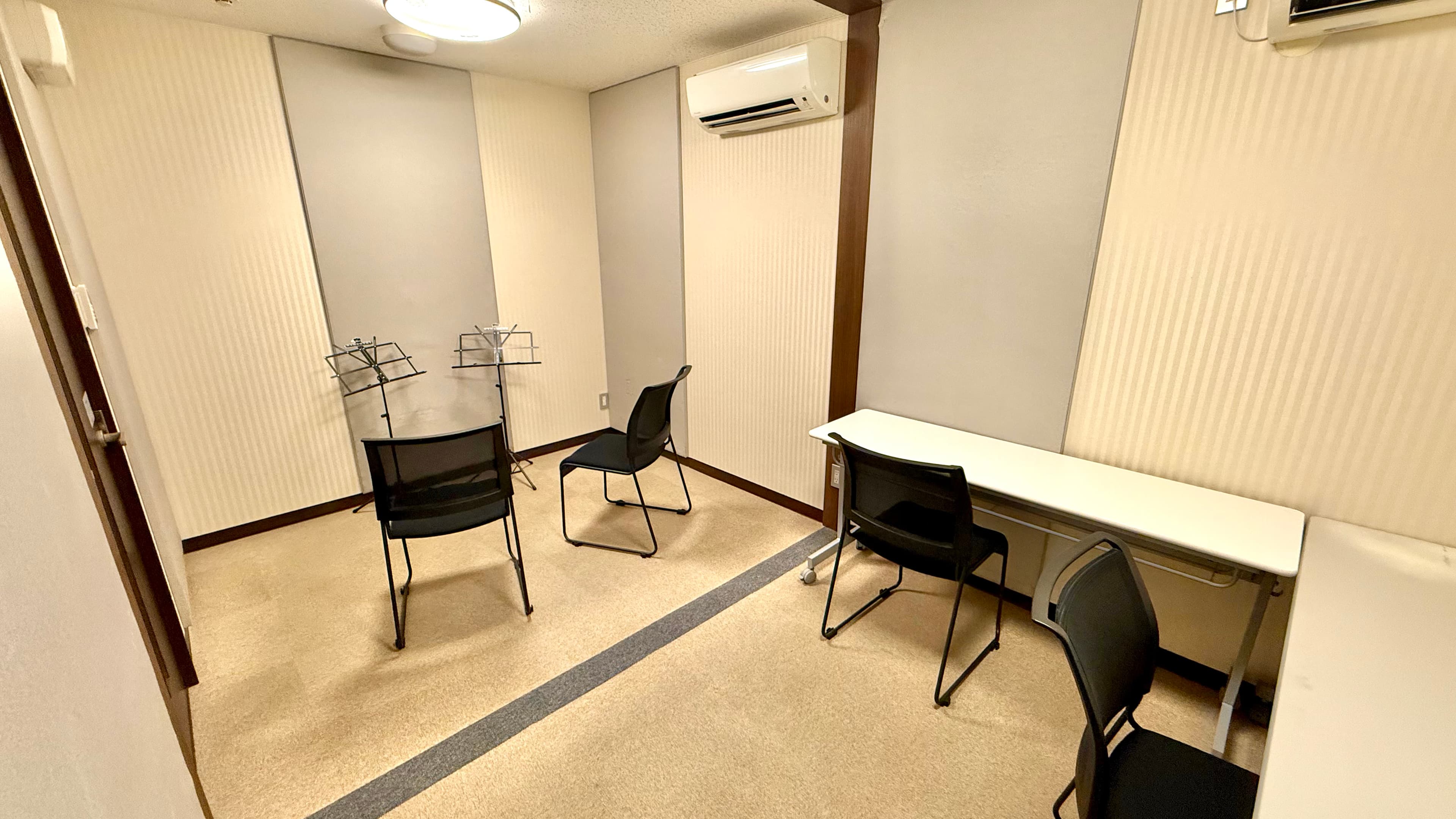 【譜面台付きのスペースです♪】 - TIME SHARING 銀座 旗ビル roomBの写真