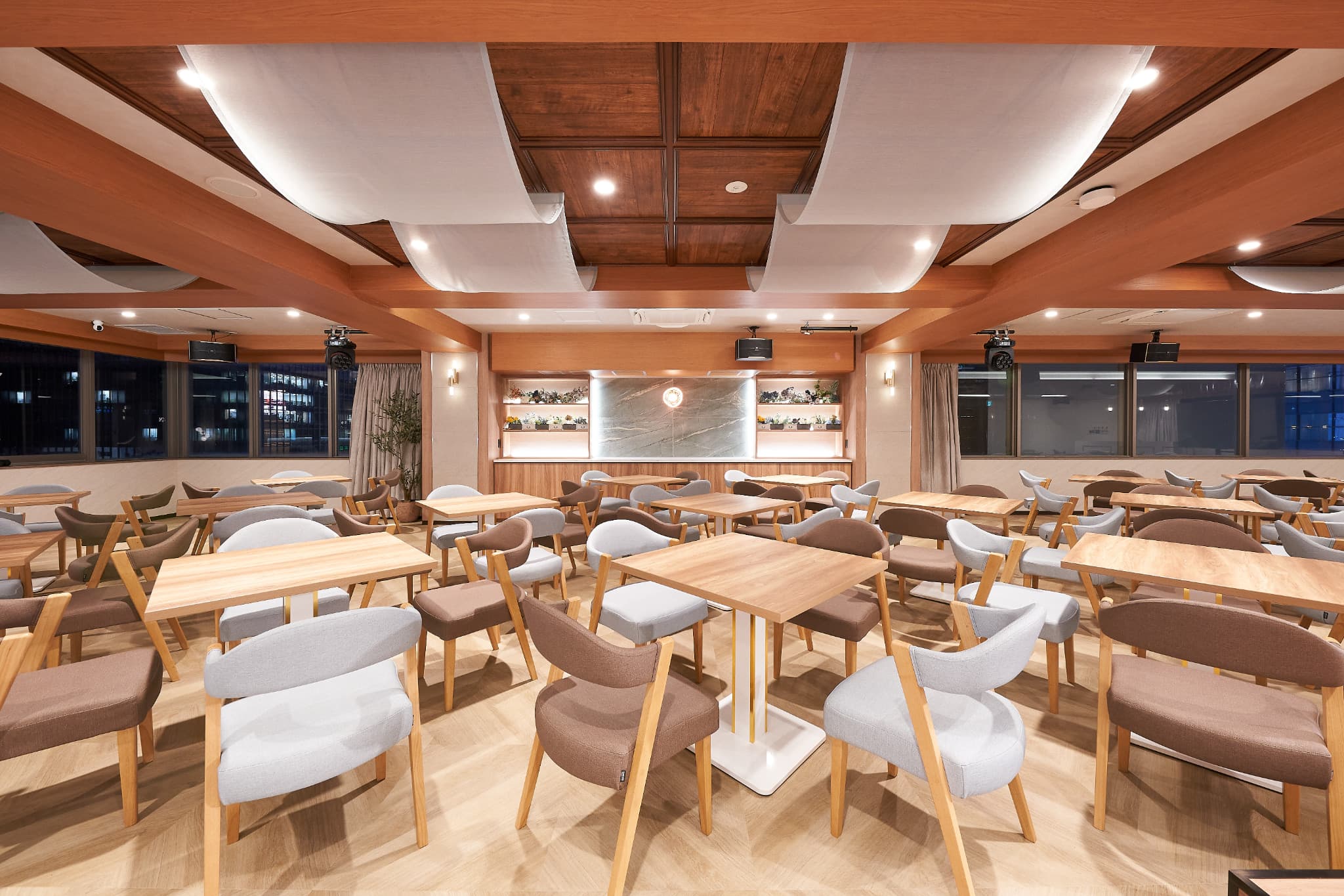 【メインフロア】