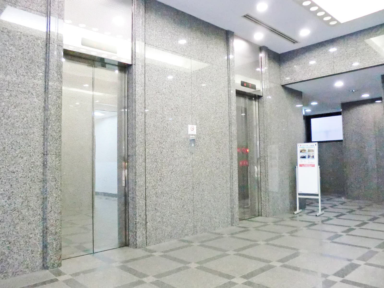 1階エレベーターホール