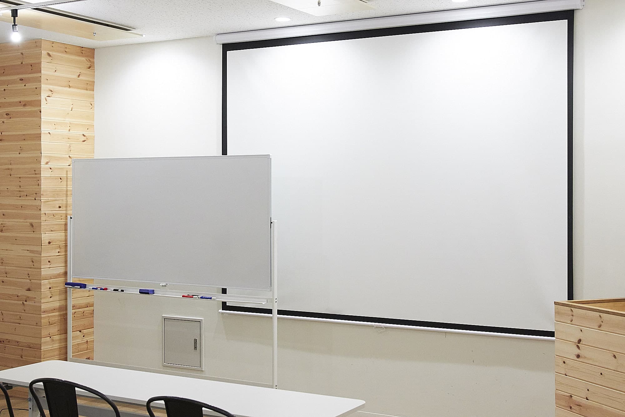 スクリーン、ホワイトボード - TIME SHARING Biz 品川Bの写真