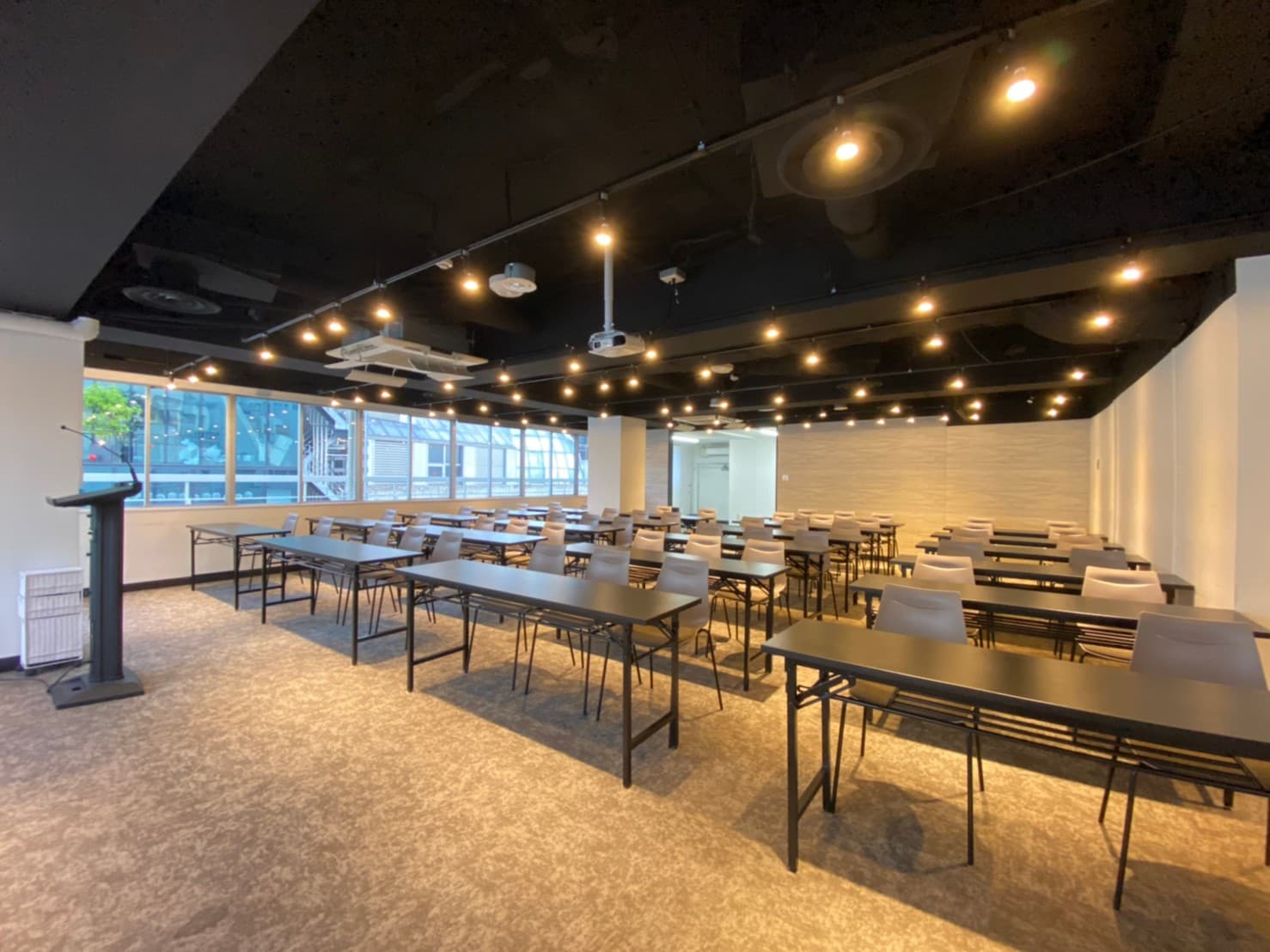 スクール形式 - TIME SHARING 渋谷ワールド宇田川ビル 9Aの写真