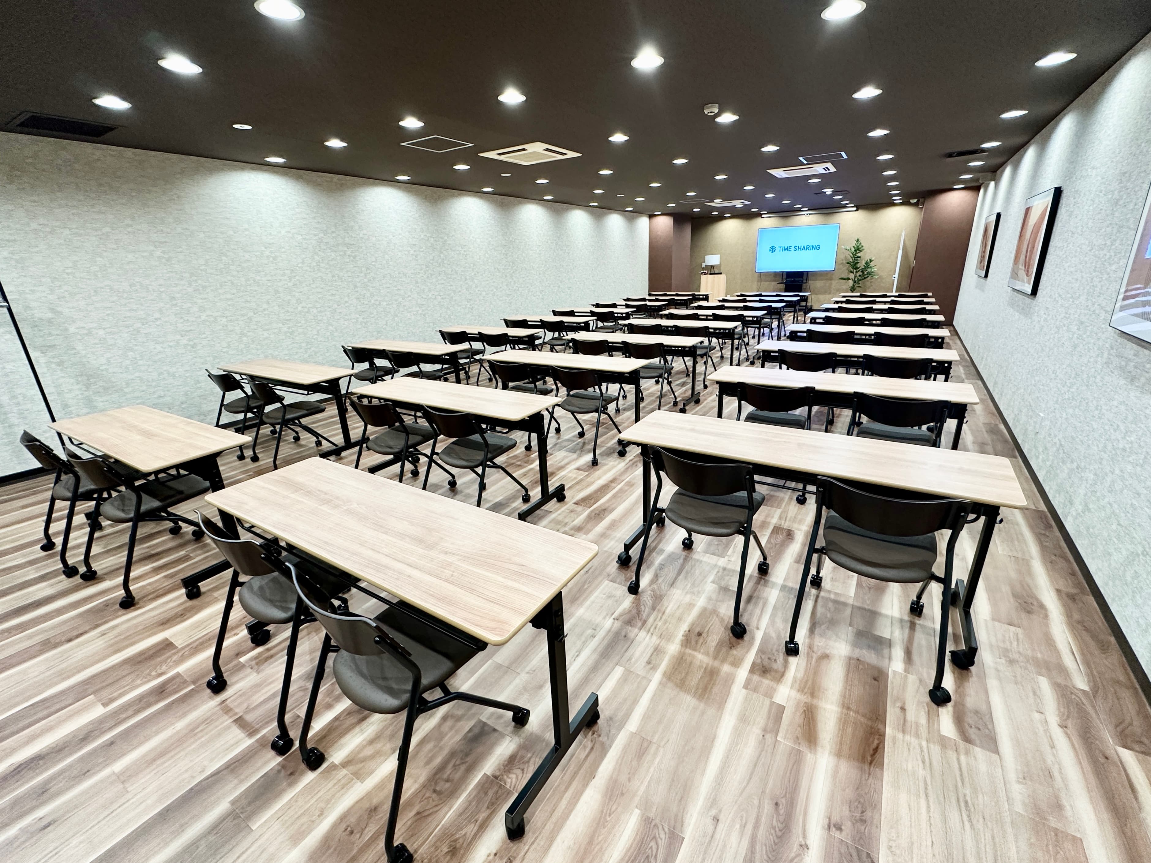 【スクール形式で52名着席可能です!】 - TIME SHARING 竹橋 廣瀬第2ビル B1Fの写真