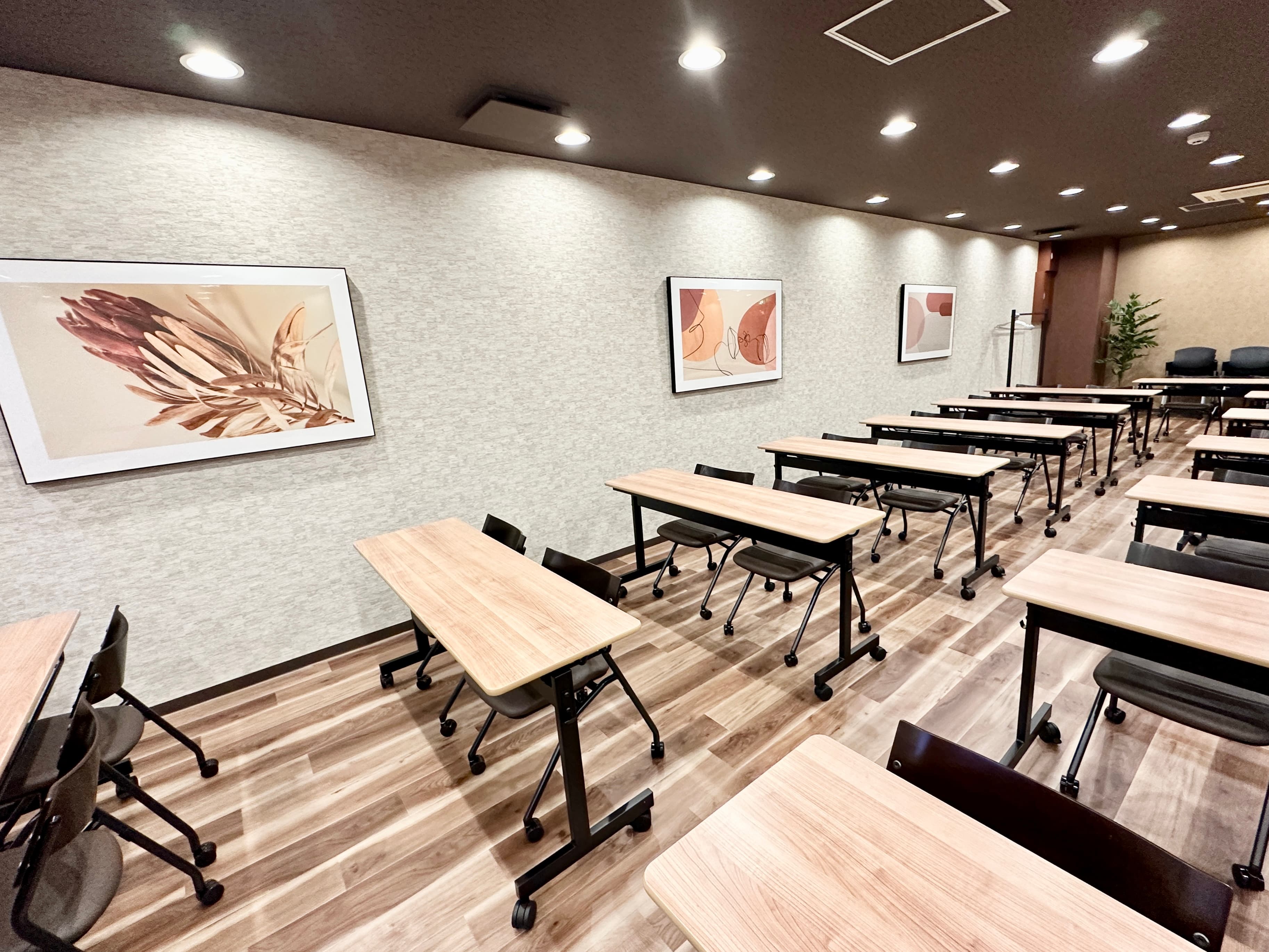 【壁のアートやライトが、まるでカフェのようなおしゃれな雰囲気♪】 - TIME SHARING 竹橋 廣瀬第2ビル B1Fの写真