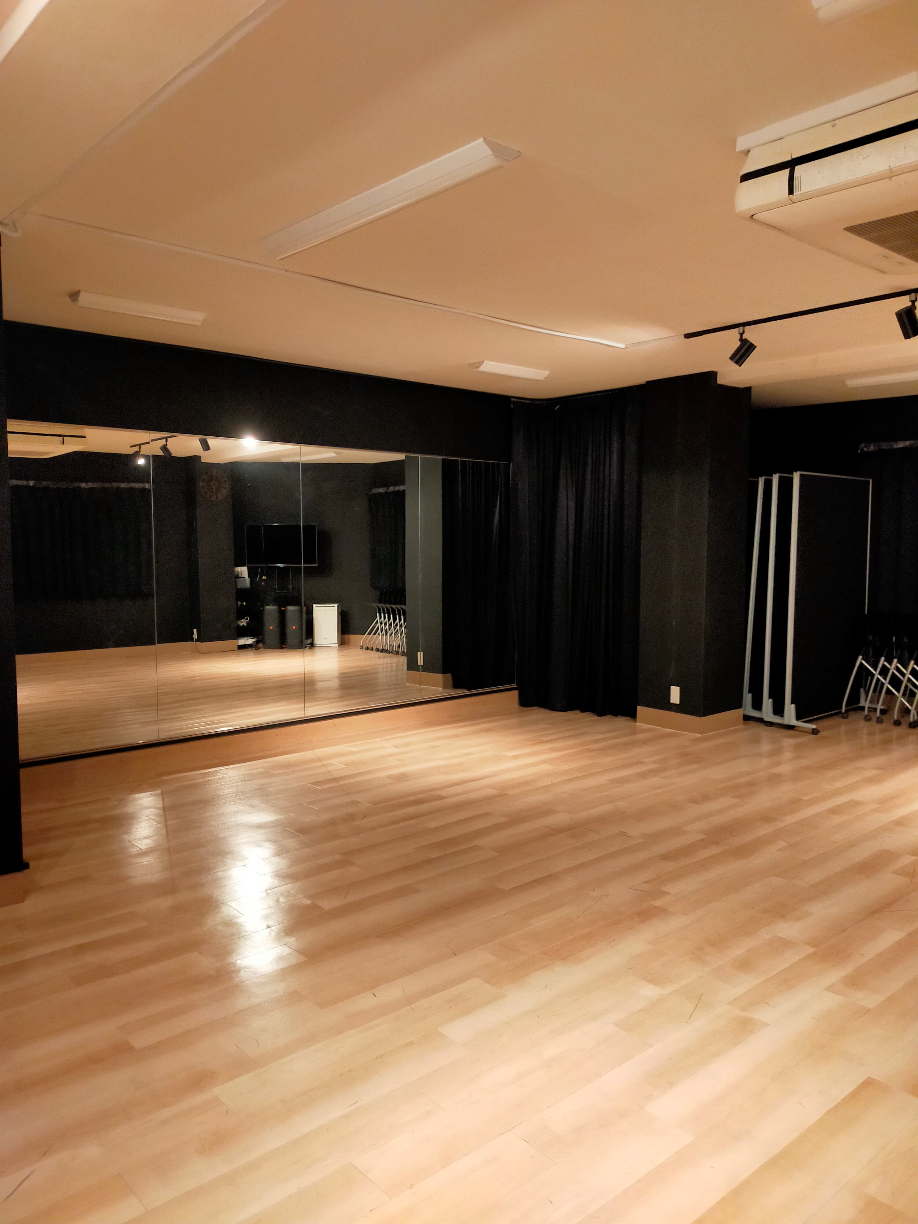 サルサ、ヒップホップ、社交ダンスのレッスンに!