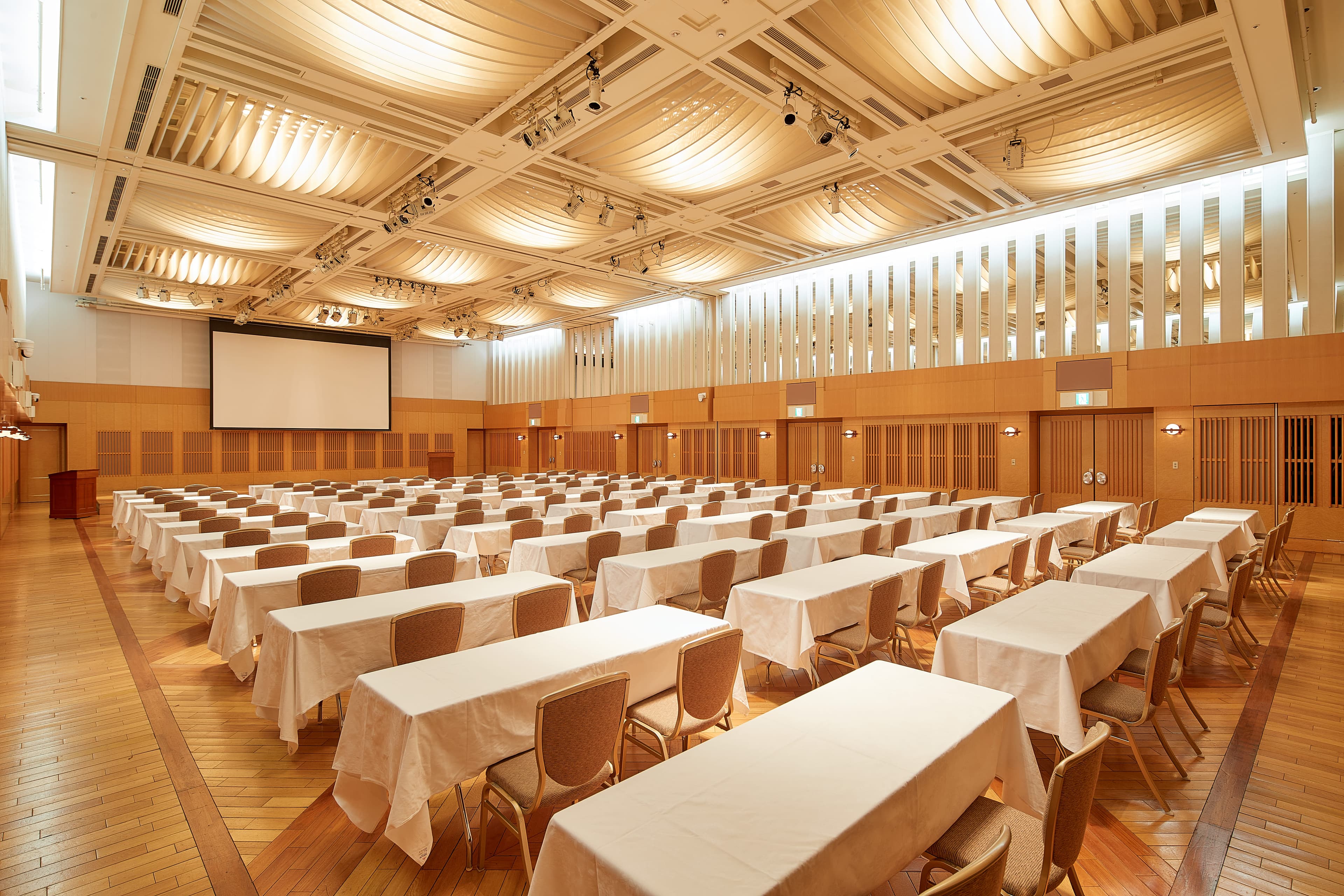 SAKURA HALL スクール形式