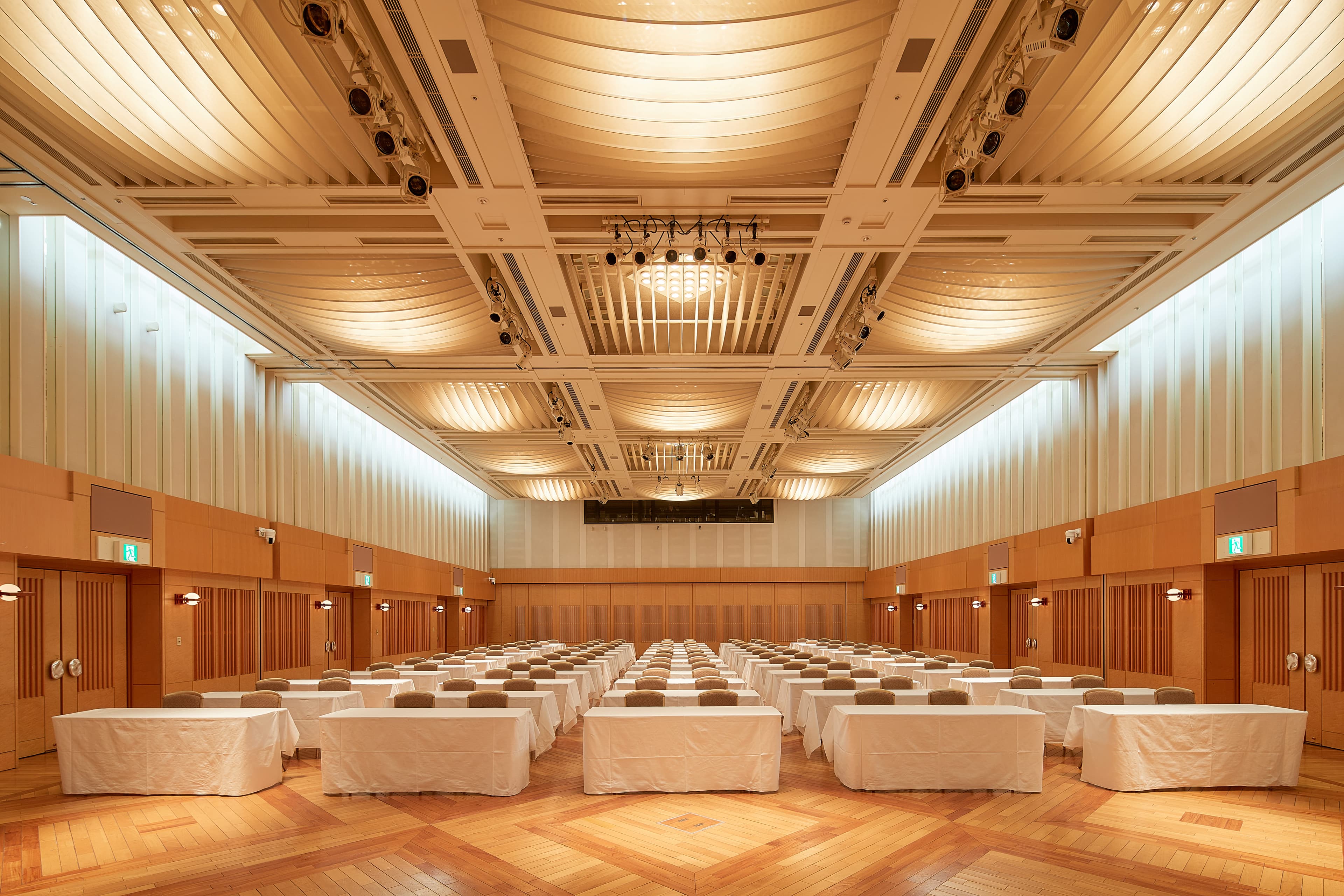 SAKURA HALL スクール形式