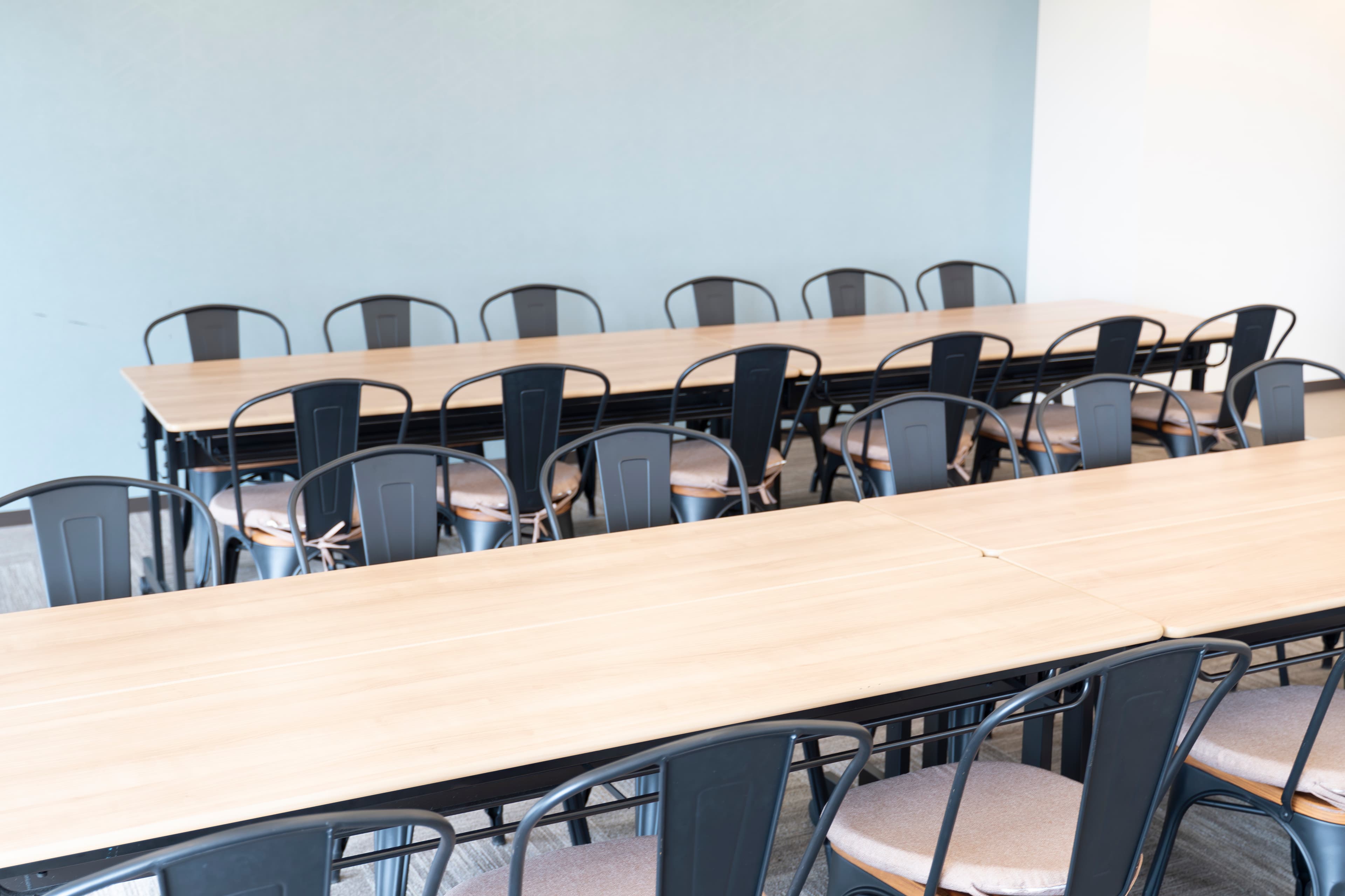 【レイアウト例:島型形式 ※レイアウト変更はお客様自身で行っていただきます】