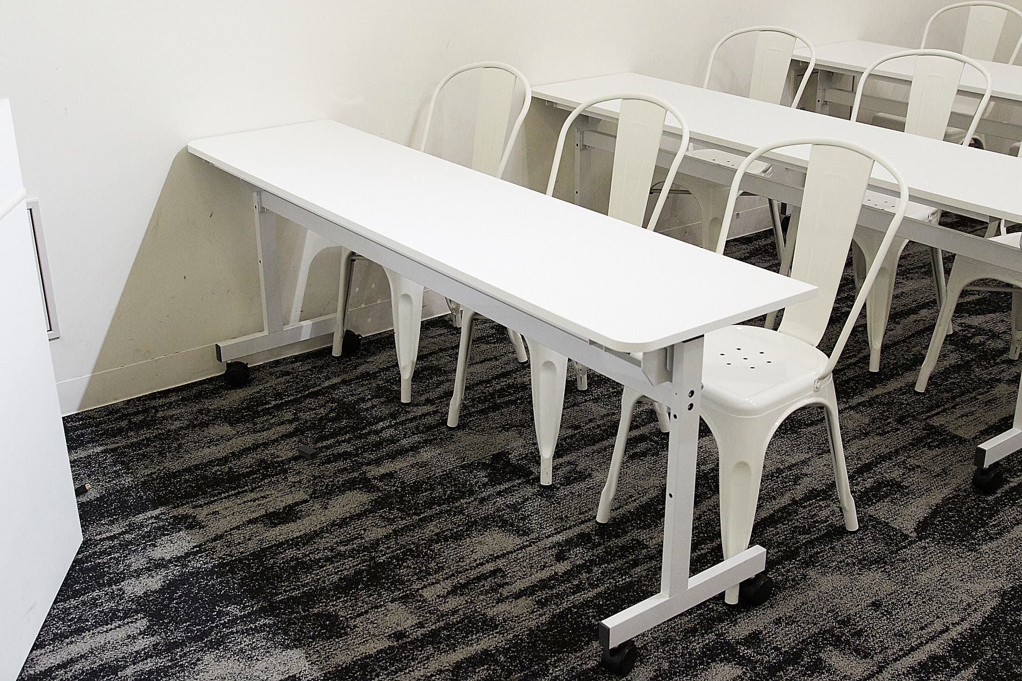 3名掛けテーブル - TIME SHARING Biz 品川Aの写真