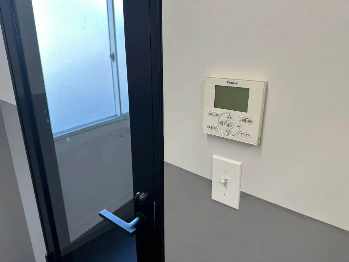 コワーキングスペース/KanadeBako 会議室・8~10名着席可能の設備の写真