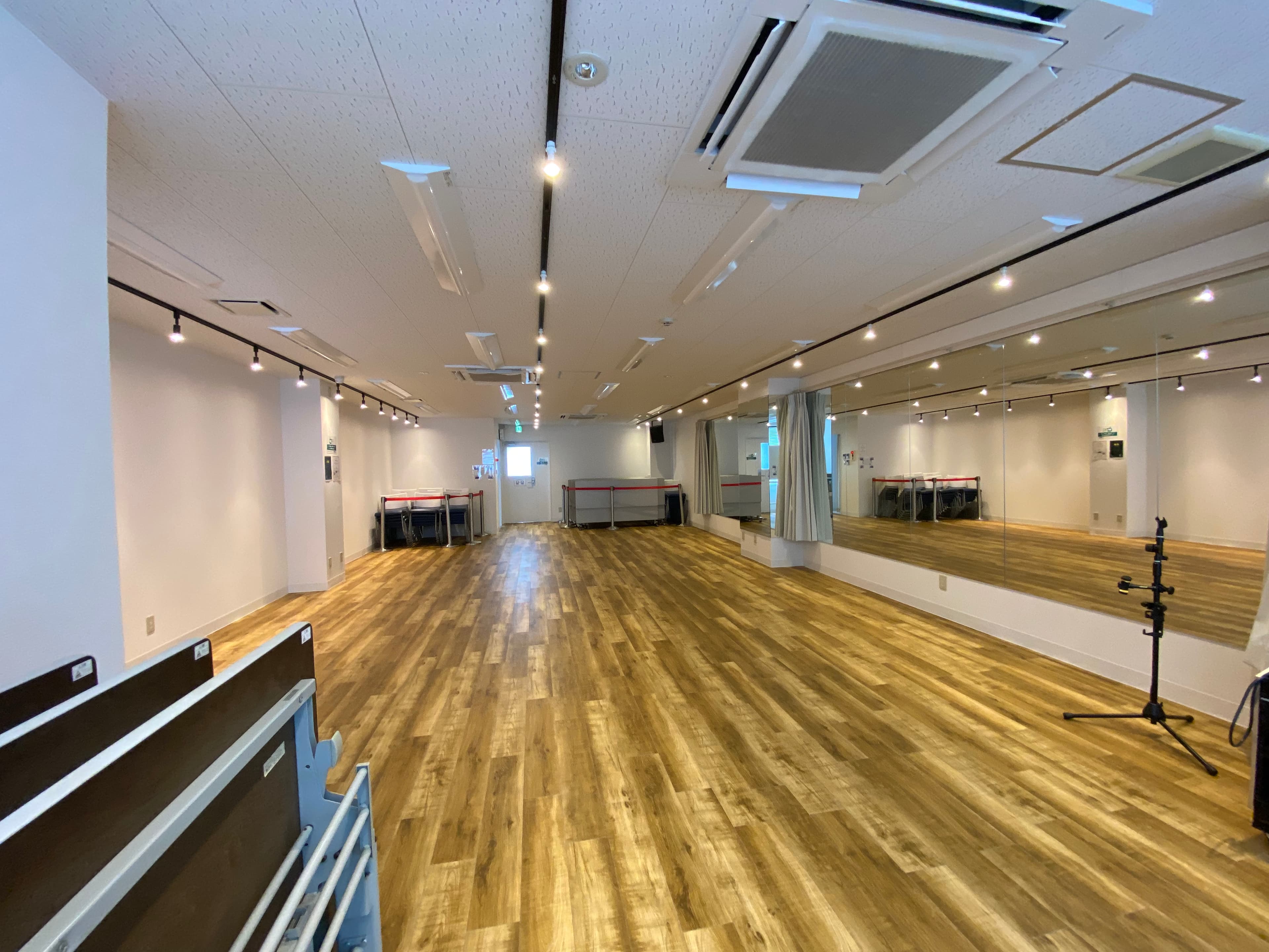 テーブル・椅子は常時お部屋の隅に寄せてあります