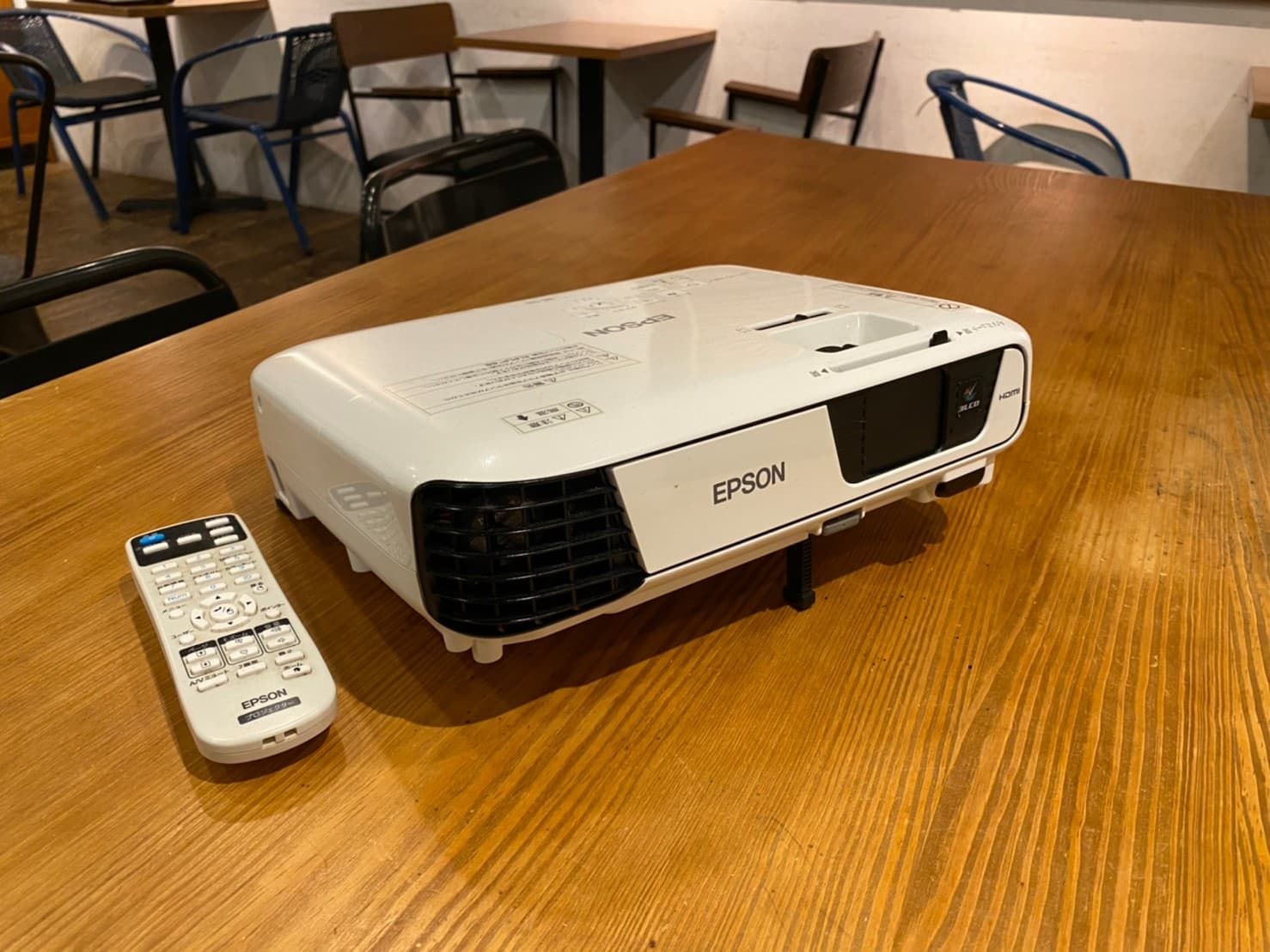 プロジェクター(EPSON EB-S31) - グレイドパーク南青山(旧:Mace南青山)の写真