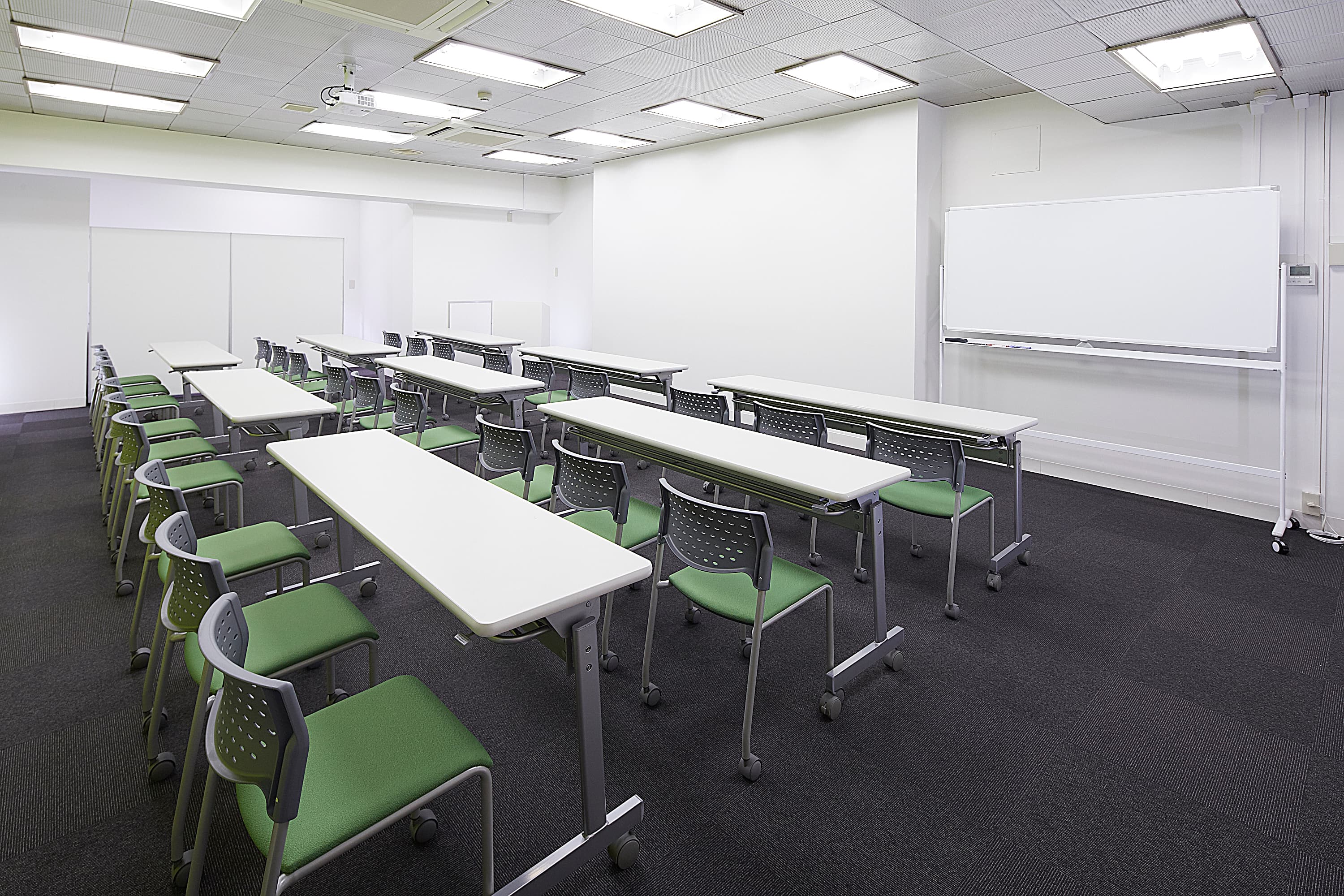 スクール形式 - みんなの会議室 神田の写真