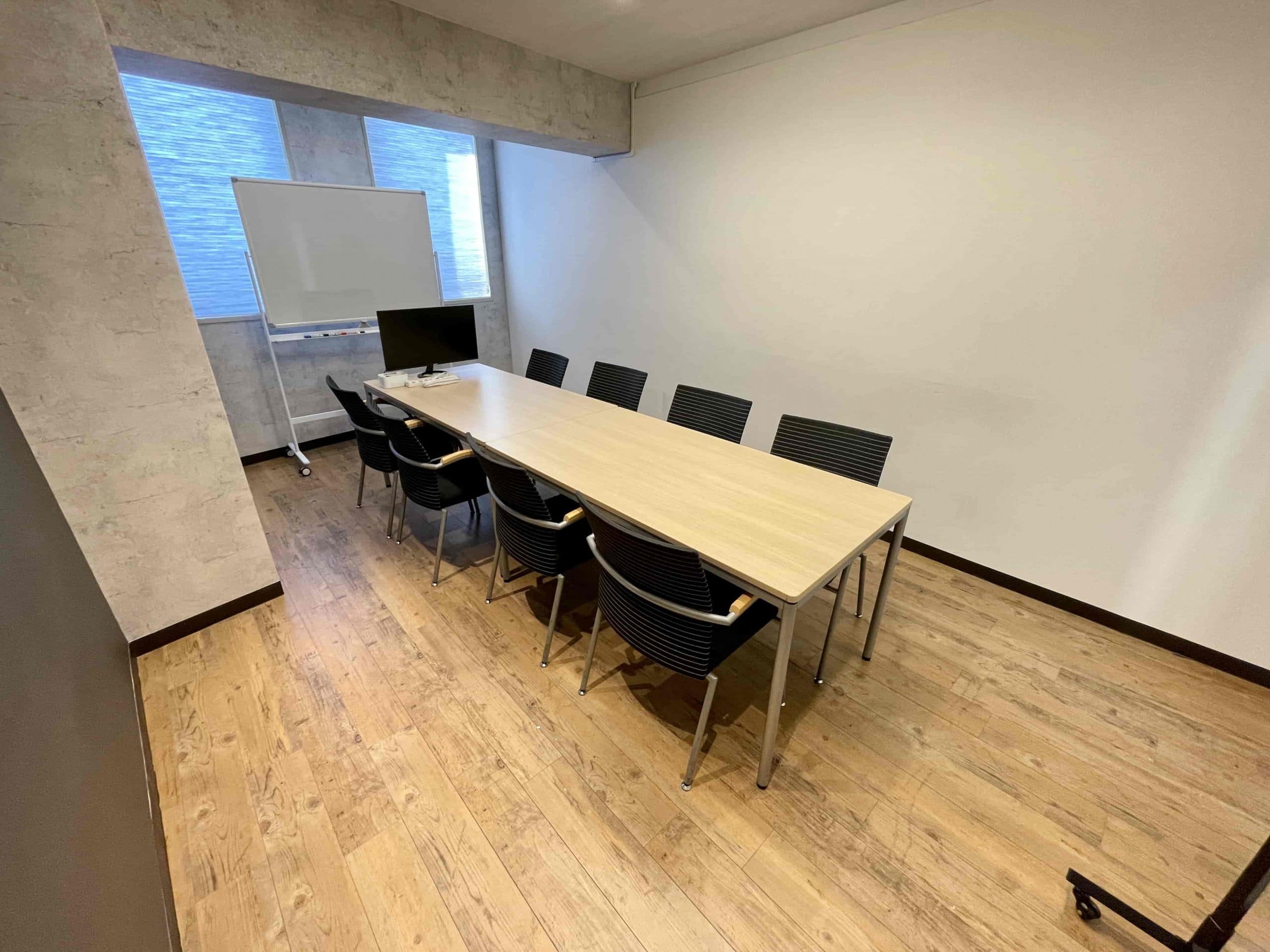 【モニターやホワイトボードなど室内の備品は全て無料!】