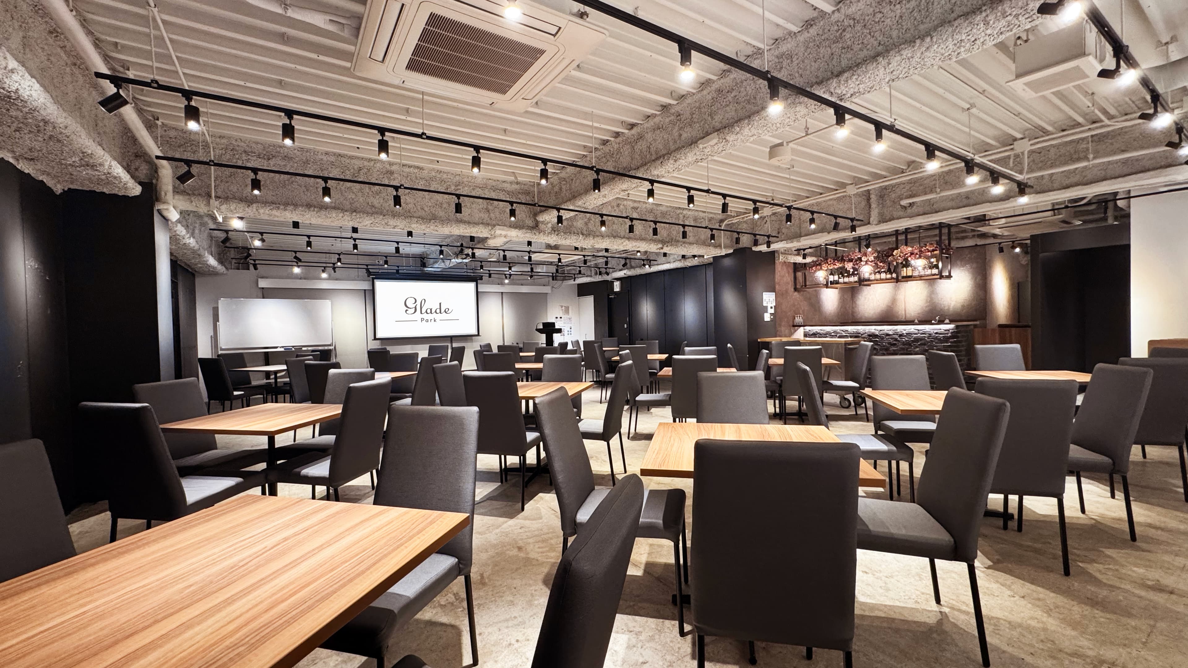 【チェア+デスク:~60名】- グレイドパーク秋葉原