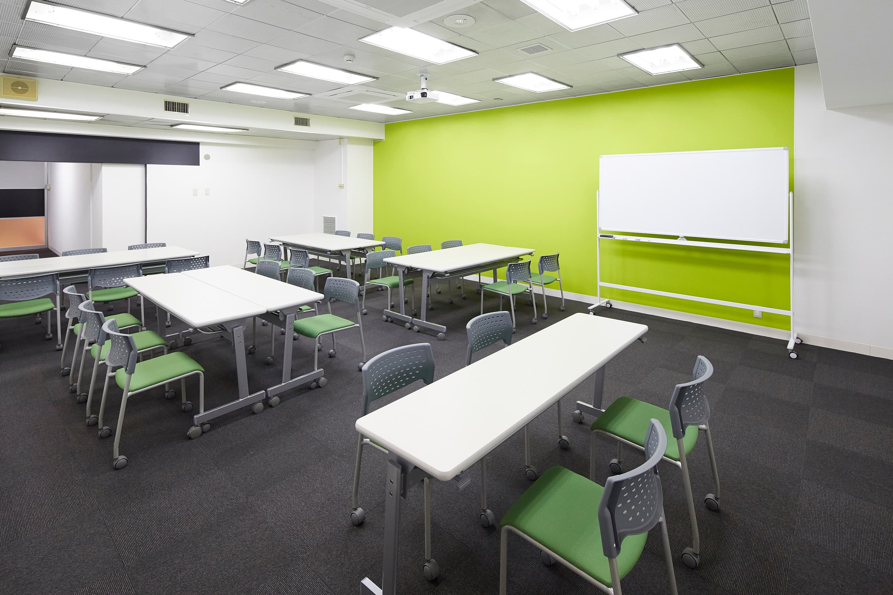 グループワーク形式 - みんなの会議室 神田の写真