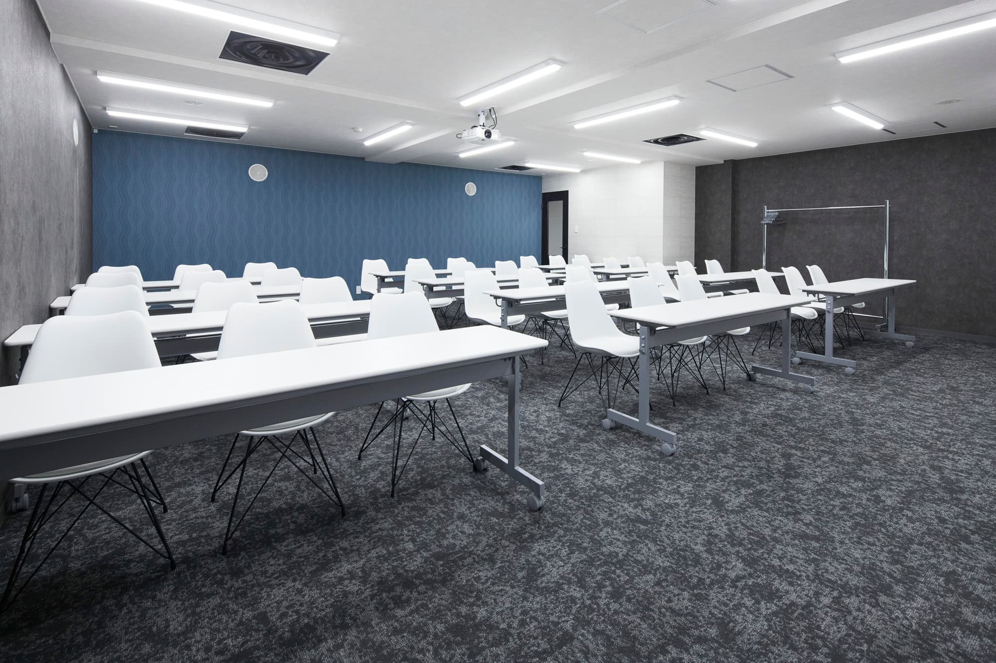 スクール形式36名着席可能 - TIME SHARING 新宿6Bの写真