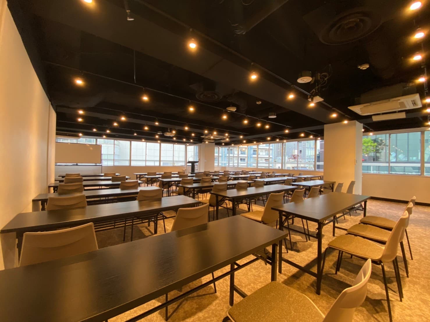 スクール形式 - TIME SHARING 渋谷ワールド宇田川ビル 9Aの写真