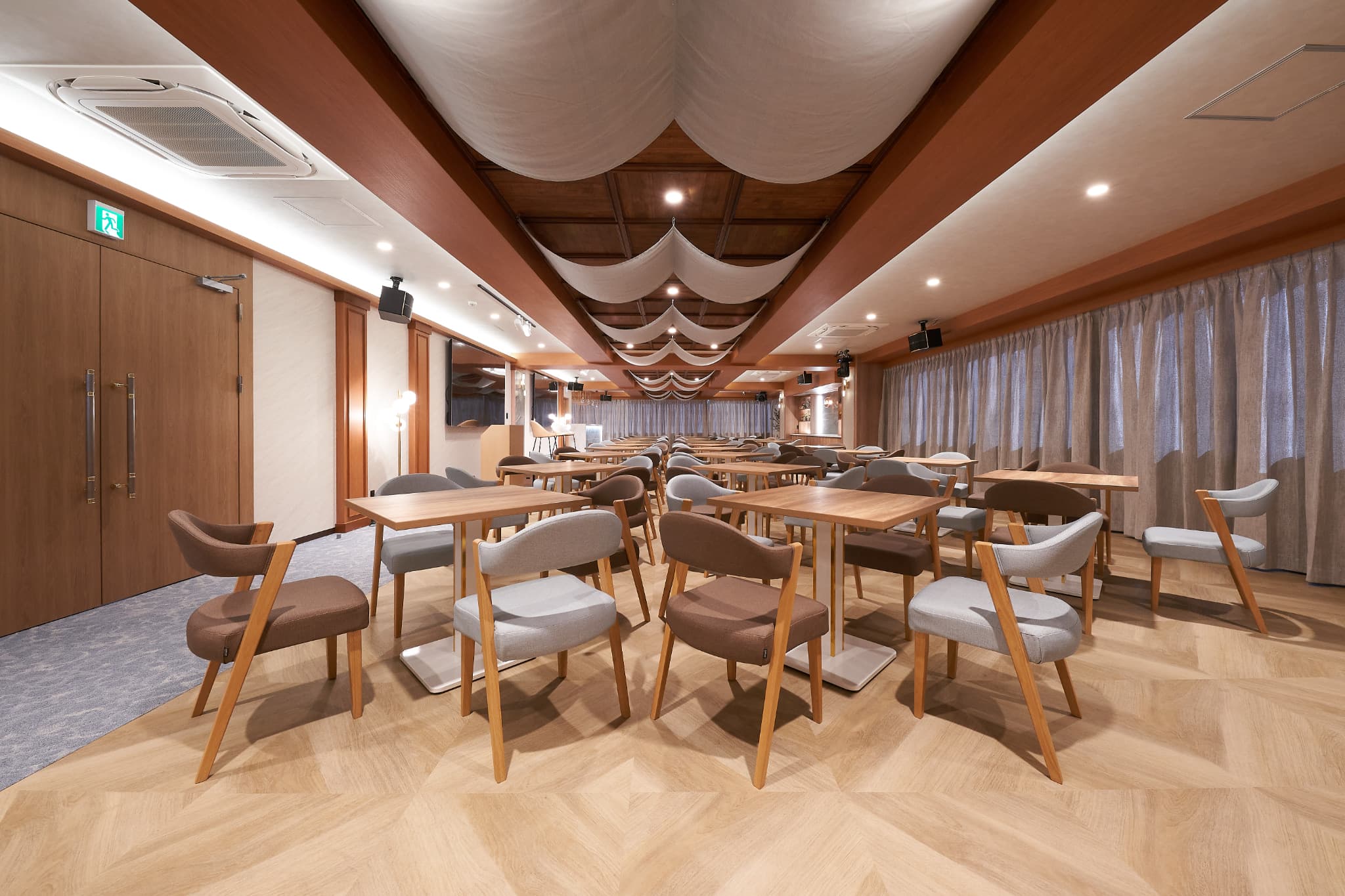 【メインフロア】