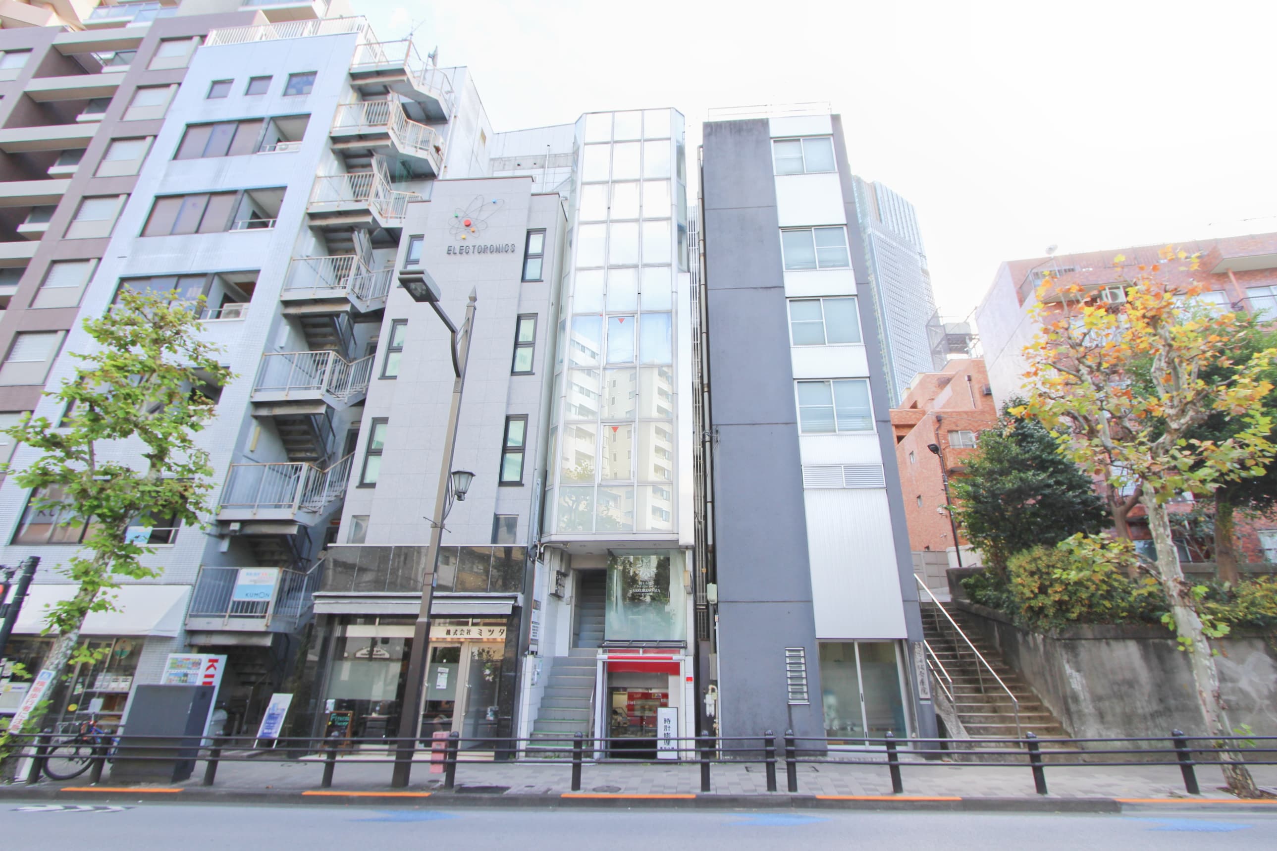 建物リヨンドール