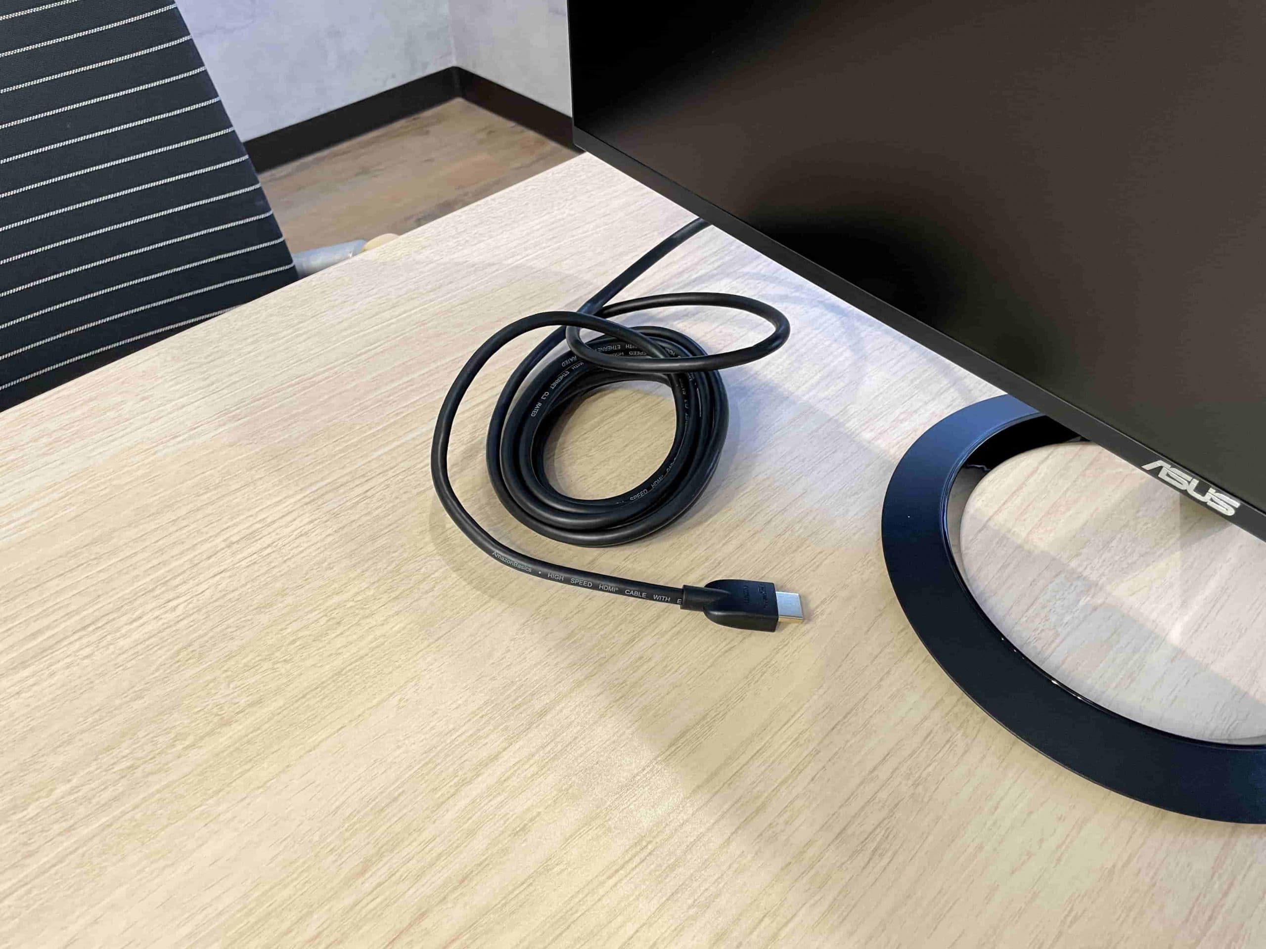 【モニターへは接続済みのHDMIケーブルを繋ぐだけなので簡単♪】