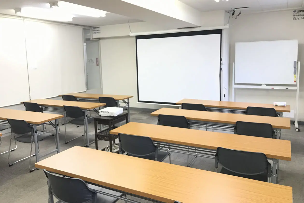 WiFiも完備しておりますので、ビジネスでのご利用にも適しております。 100inchスクリーン。