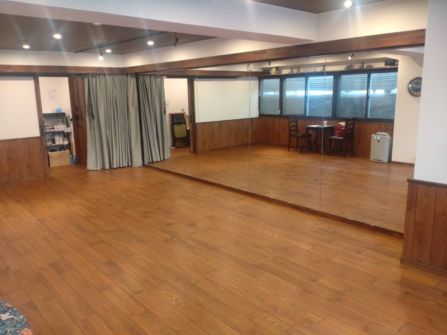 各種レッスン、セミナー、施術(折り畳みベッド1台あり)、撮影などにご利用ください