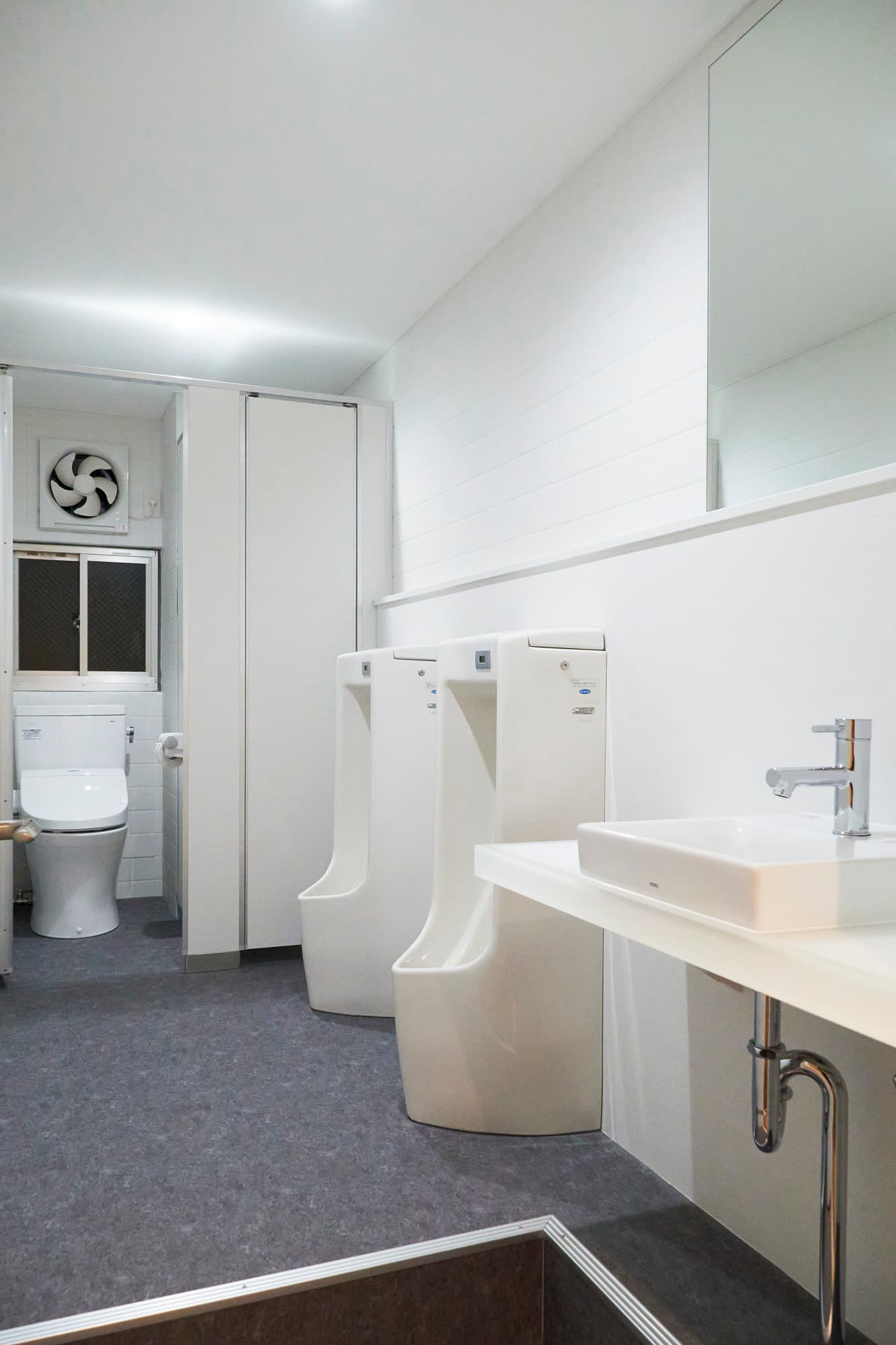 男性お手洗い - TIME SHARING 新宿6Cの写真