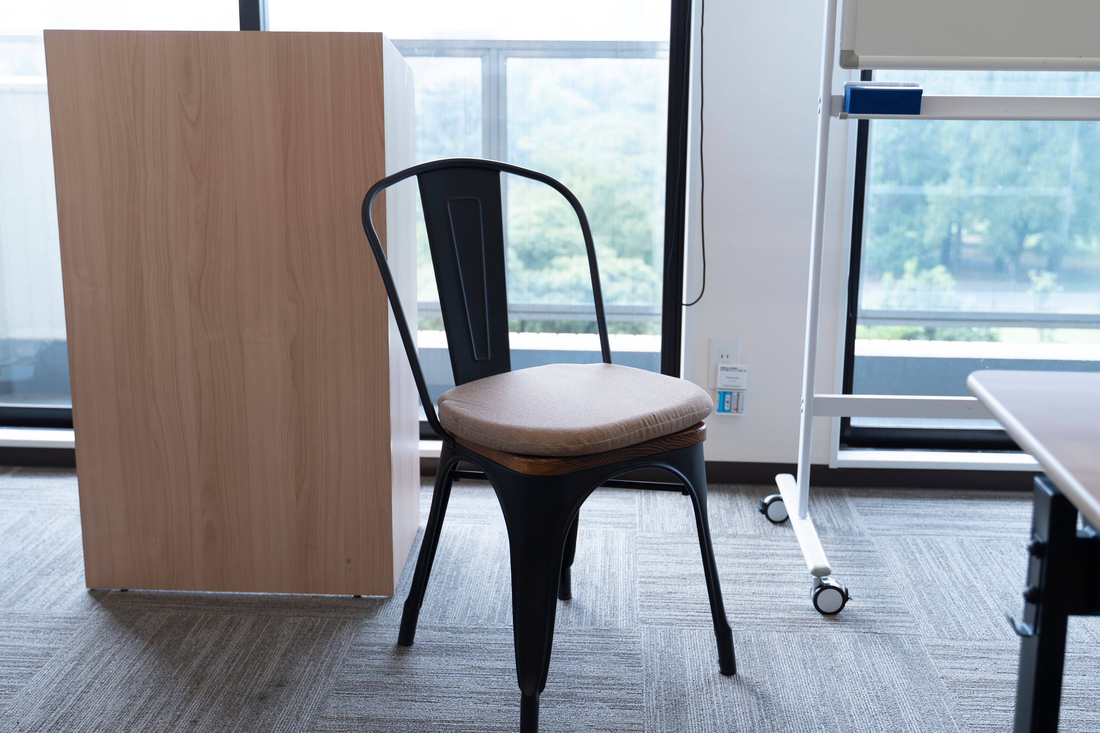 【椅子】 - TIME SHARING 新宿御苑前 壱丁目参番館8Bの写真