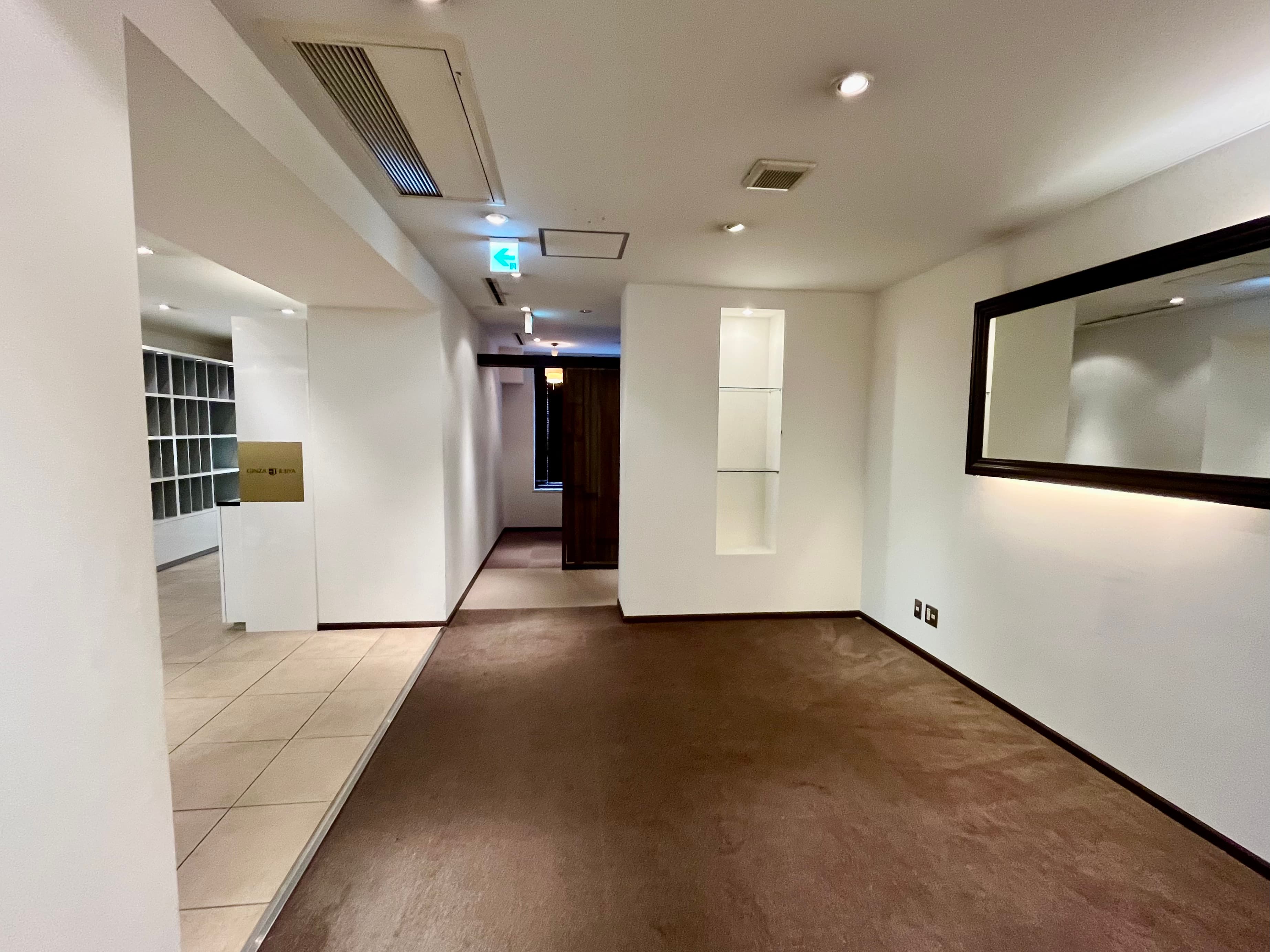 【エントランスを左にお進みください】 - TIME SHARING 銀座 旗ビル roomVの写真