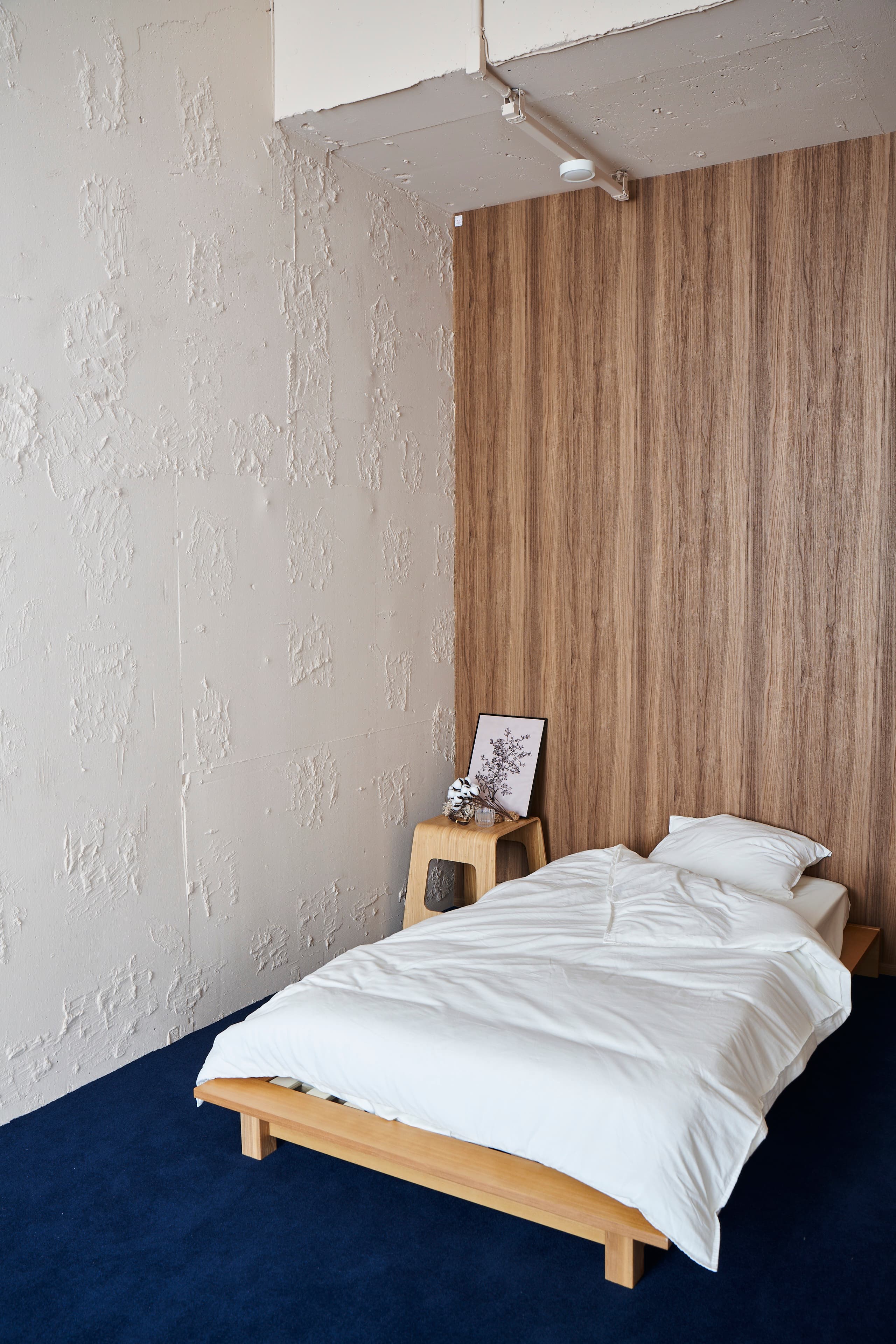 落ち着いた雰囲気のベッドルーム