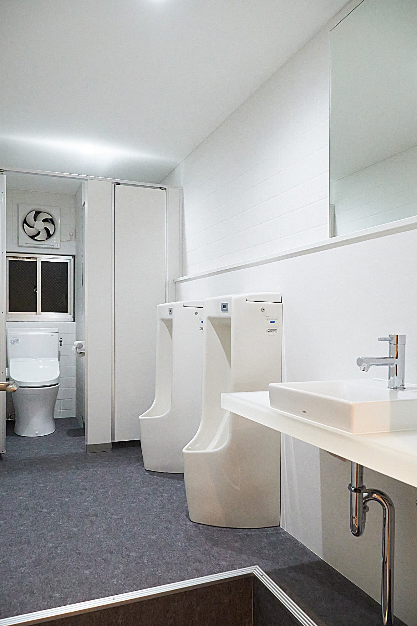 男性お手洗い - TIME SHARING 新宿5Bの写真