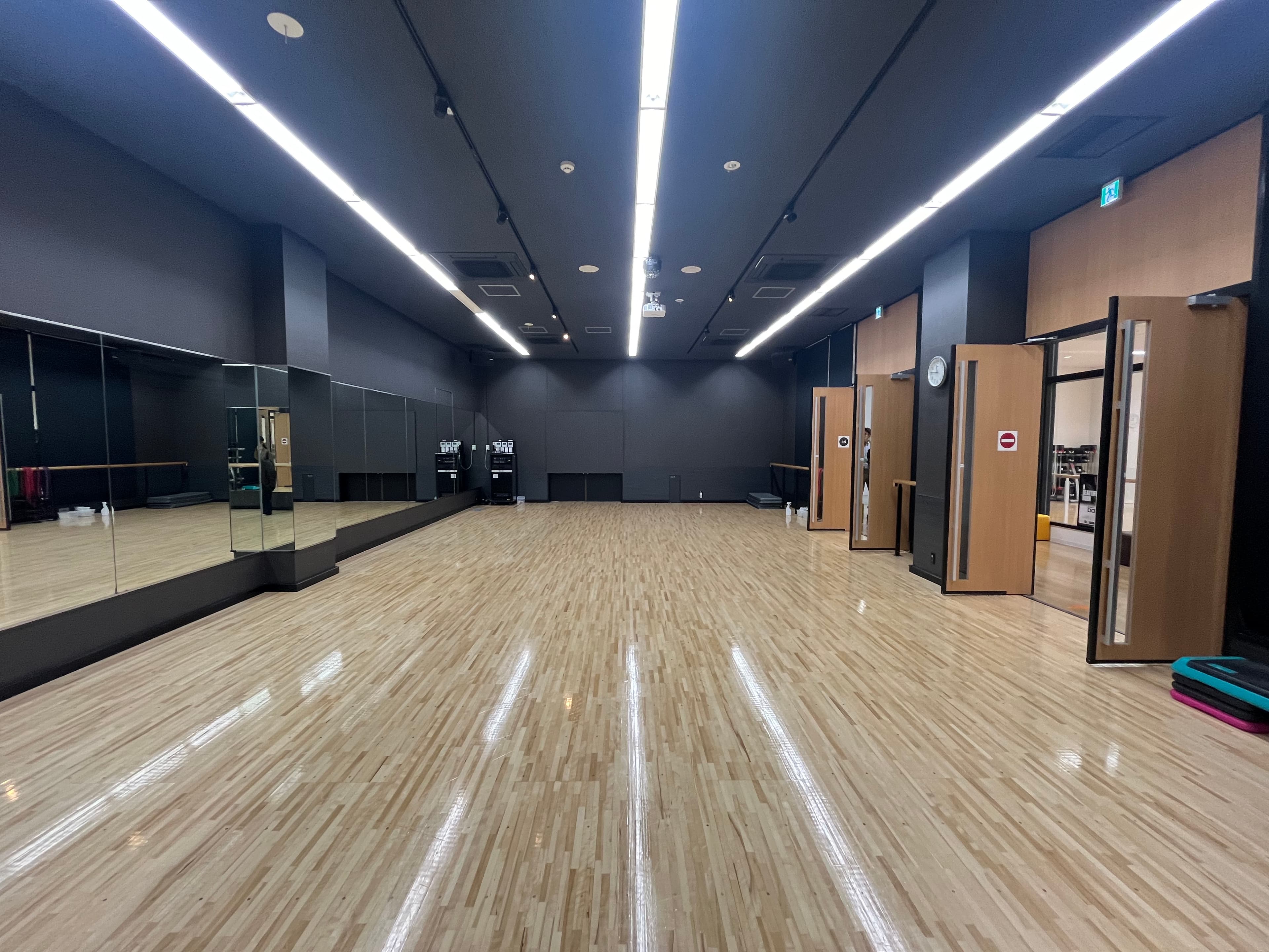 【レッスンやサークル活動にもご利用いただけます!アンプも使用可!※トレーニング器具は使用禁止です。】